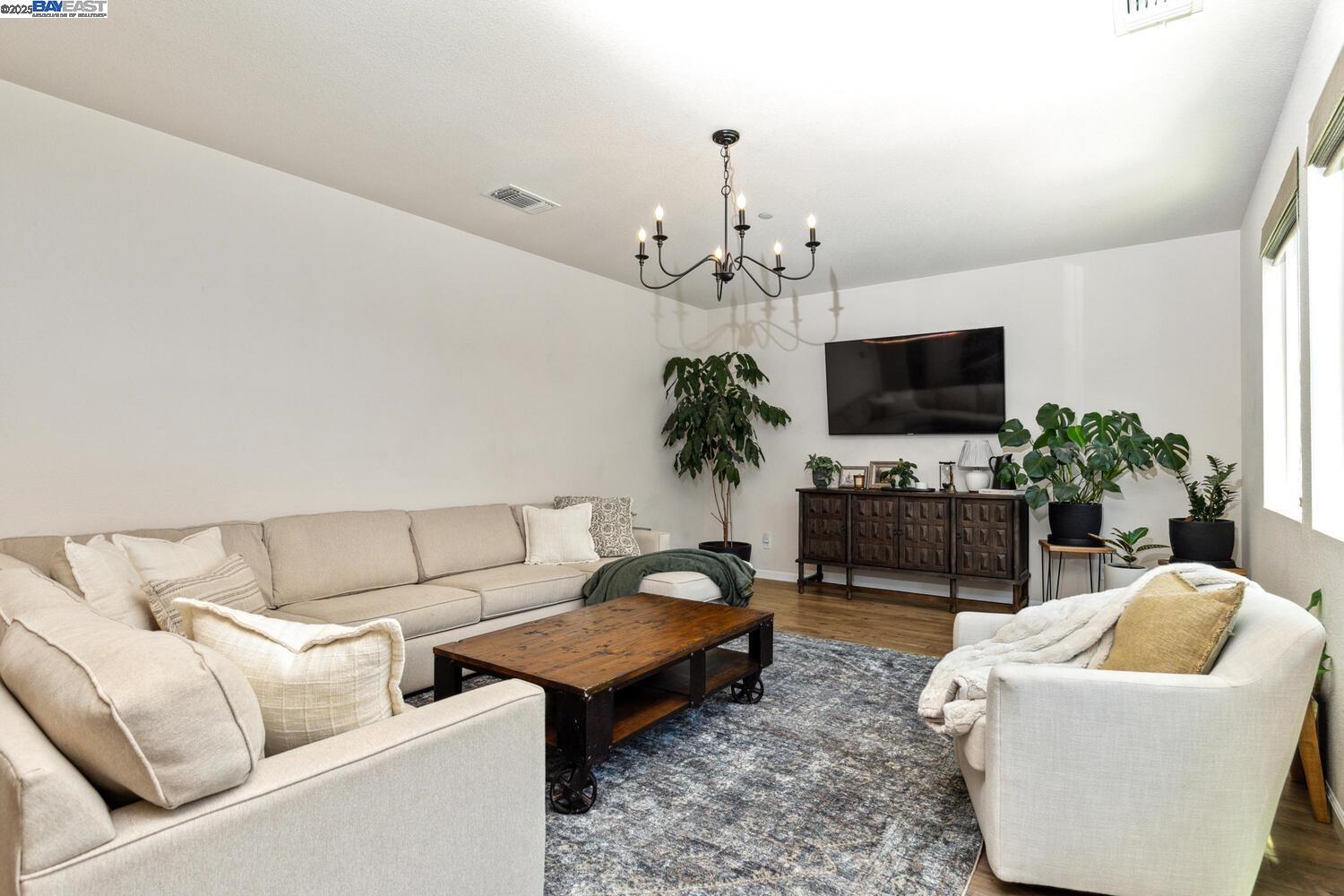 280 Coolcrest Dr.