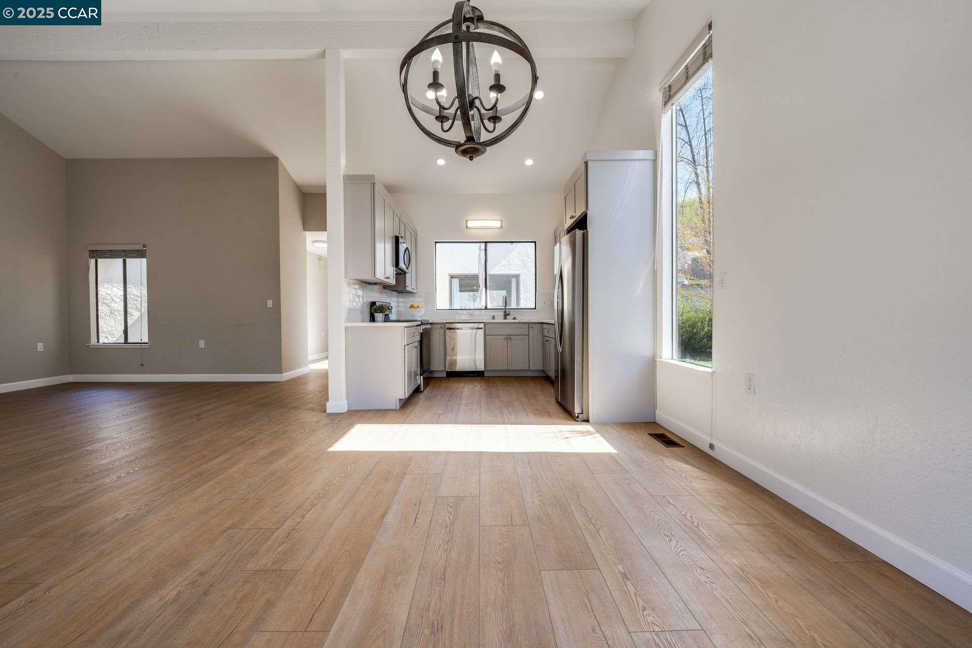 216 Tangerine Ct