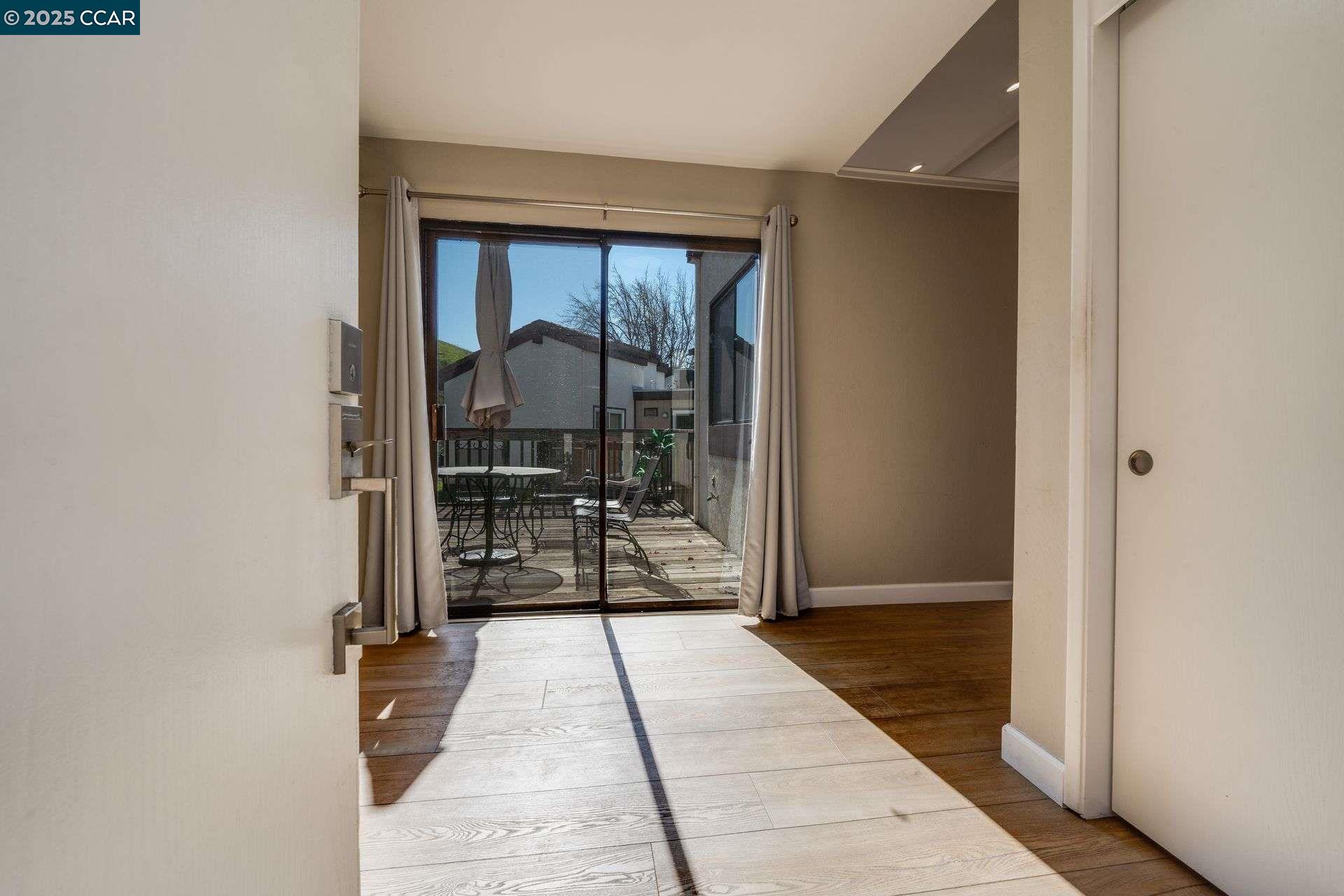 216 Tangerine Ct