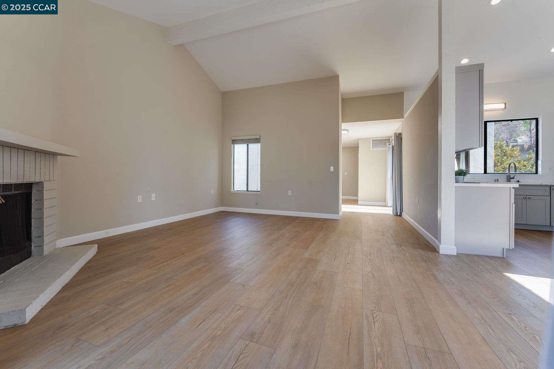 216 Tangerine Ct