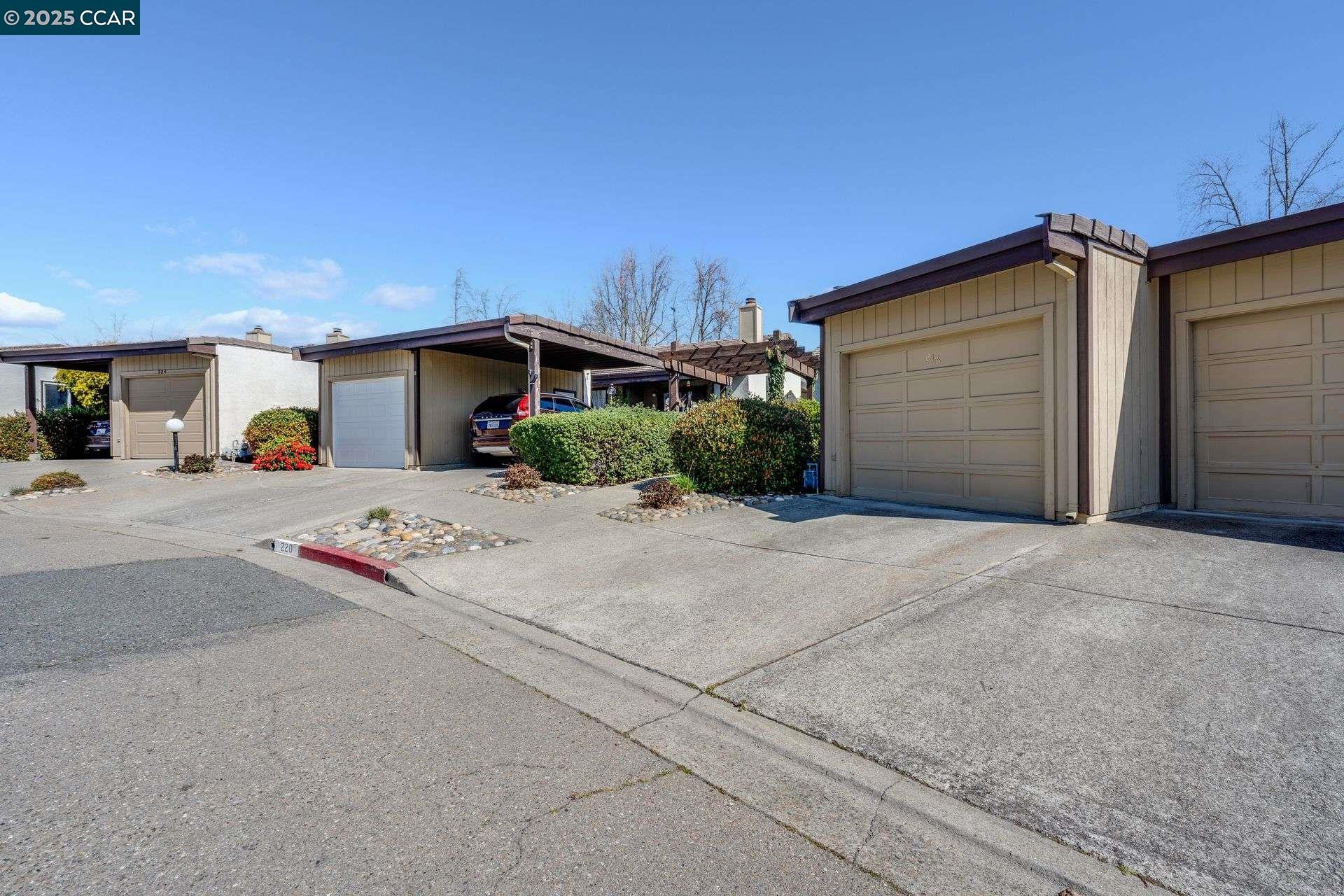 216 Tangerine Ct