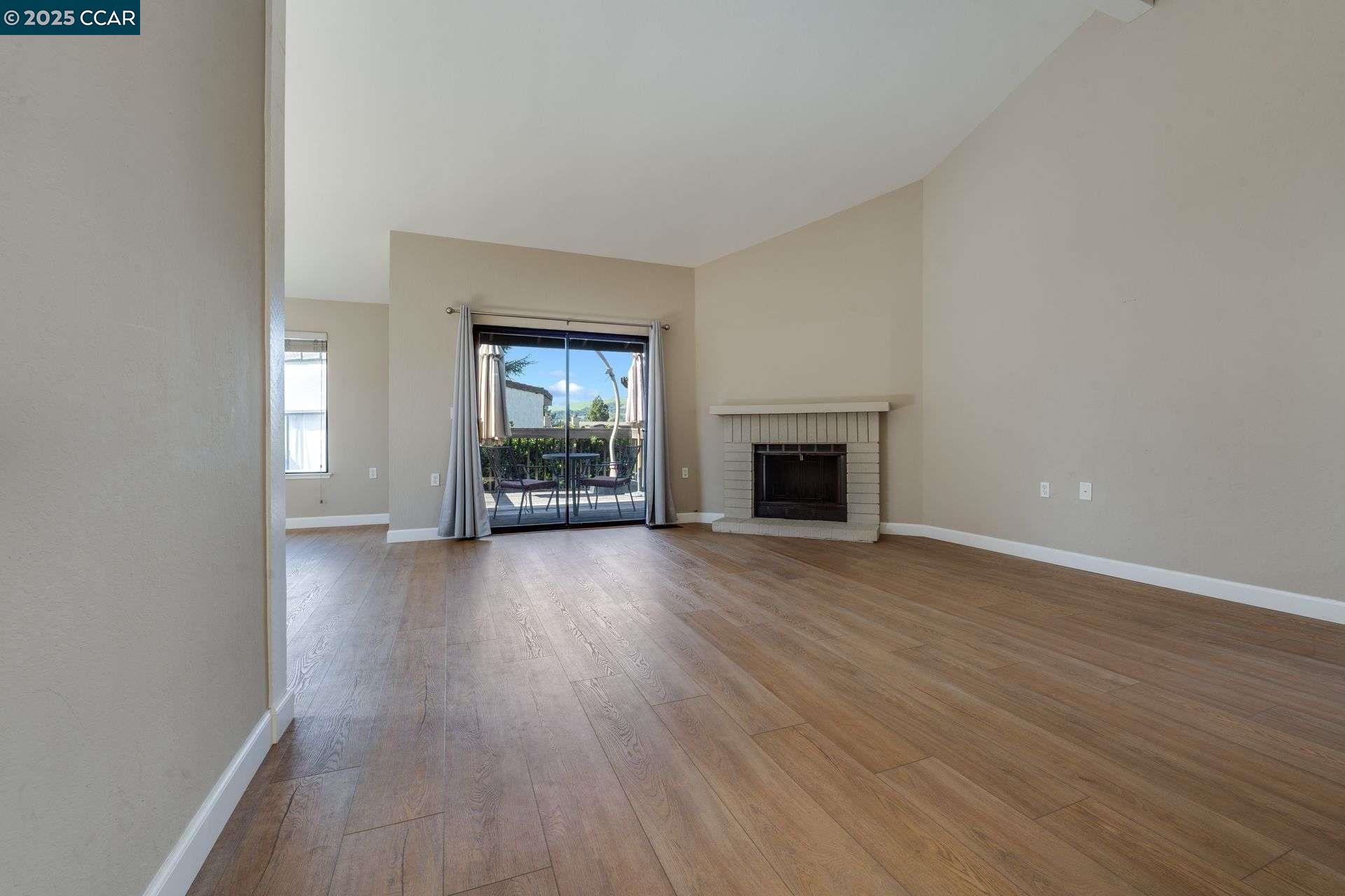 216 Tangerine Ct