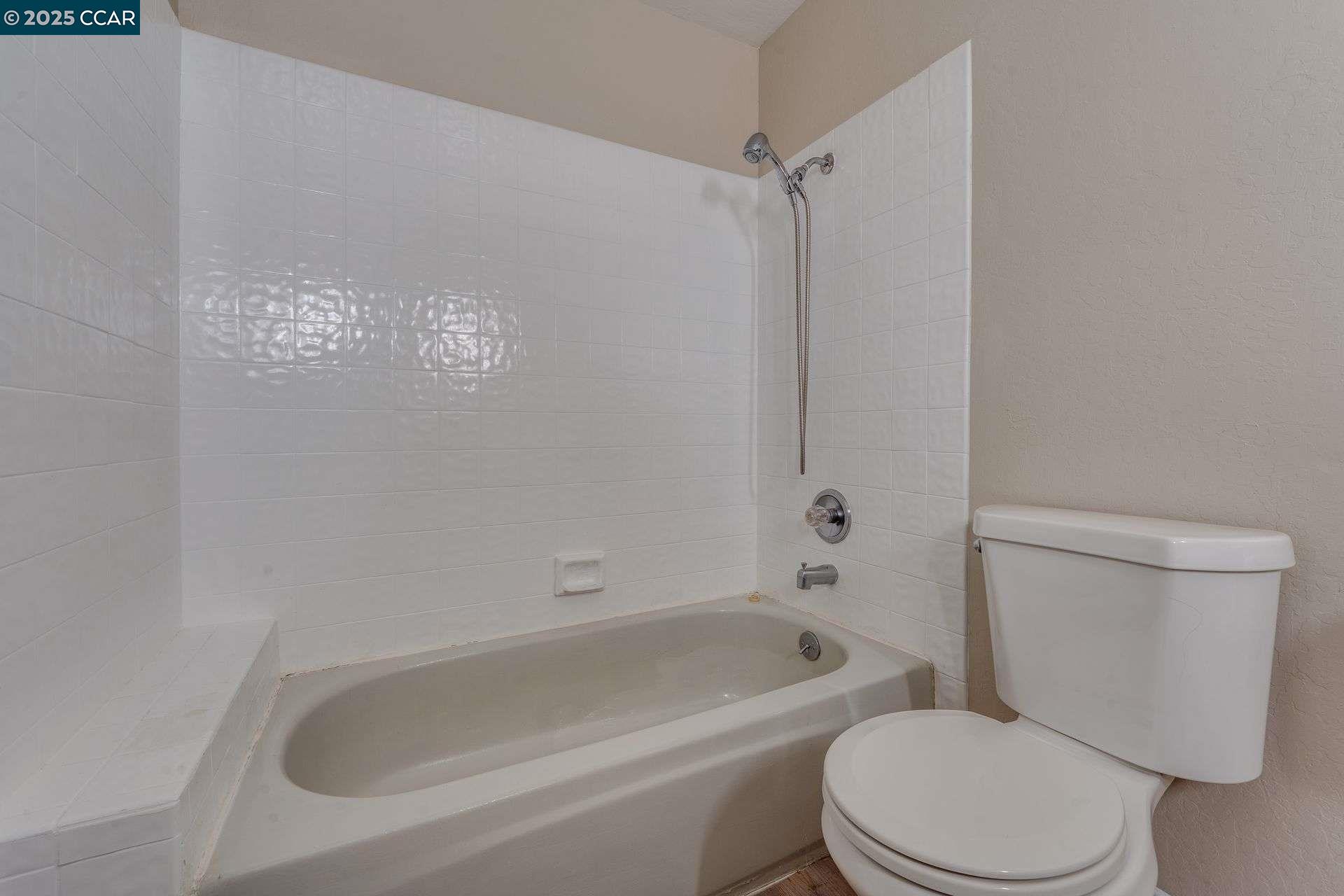 216 Tangerine Ct