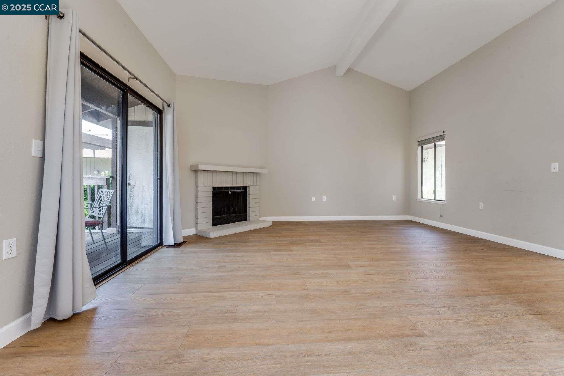 216 Tangerine Ct