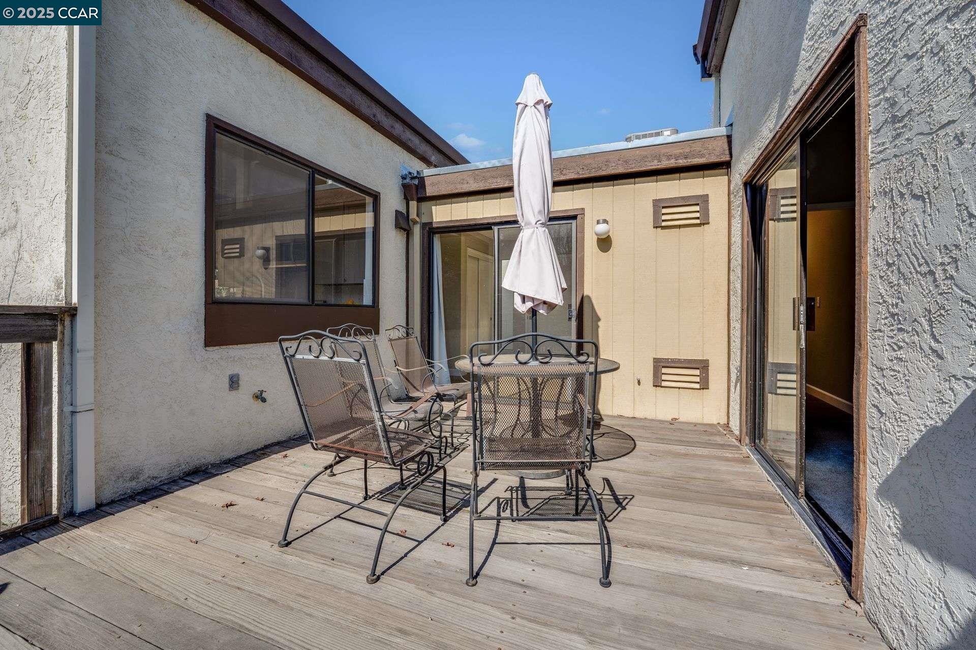 216 Tangerine Ct