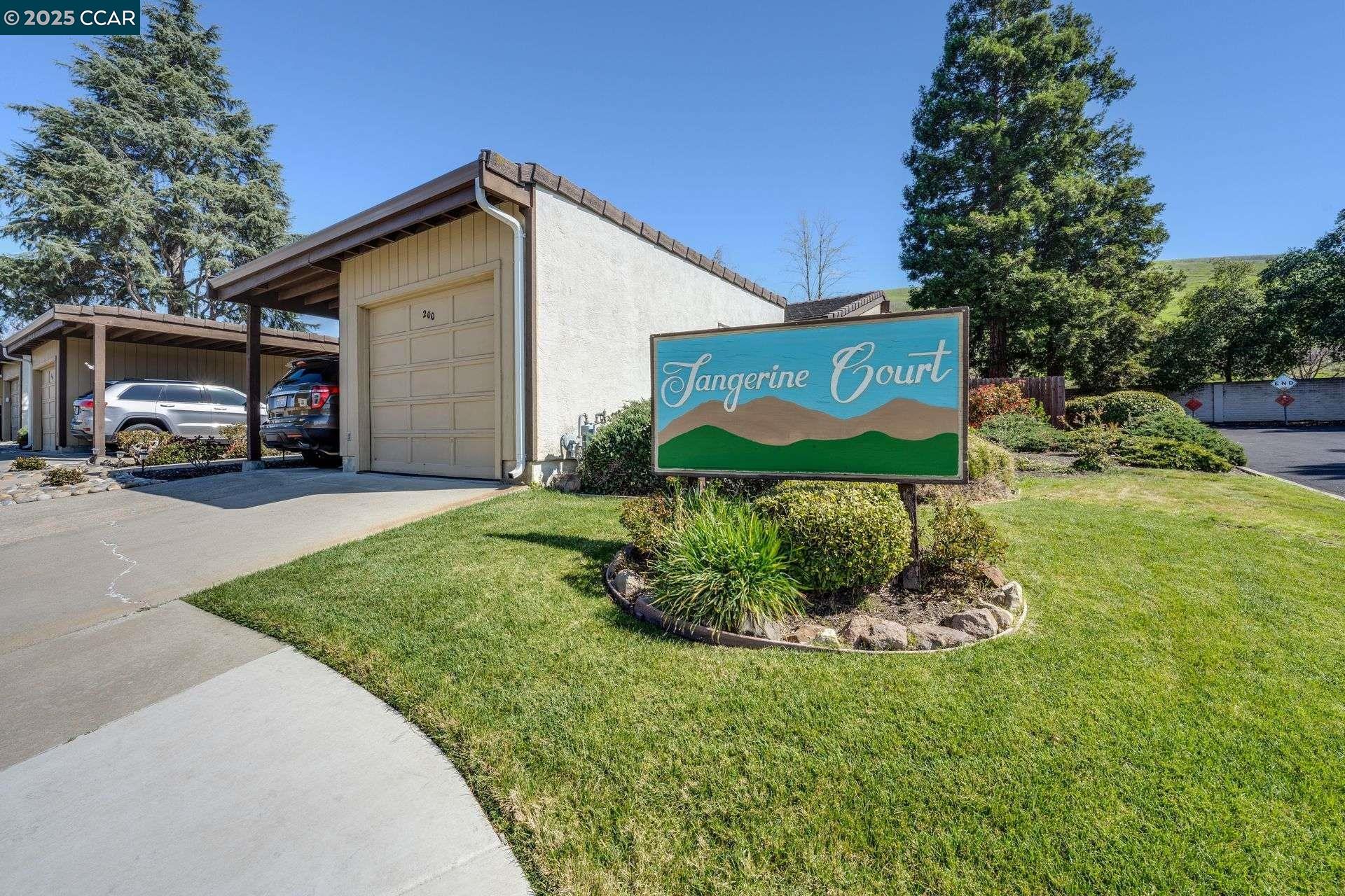 216 Tangerine Ct