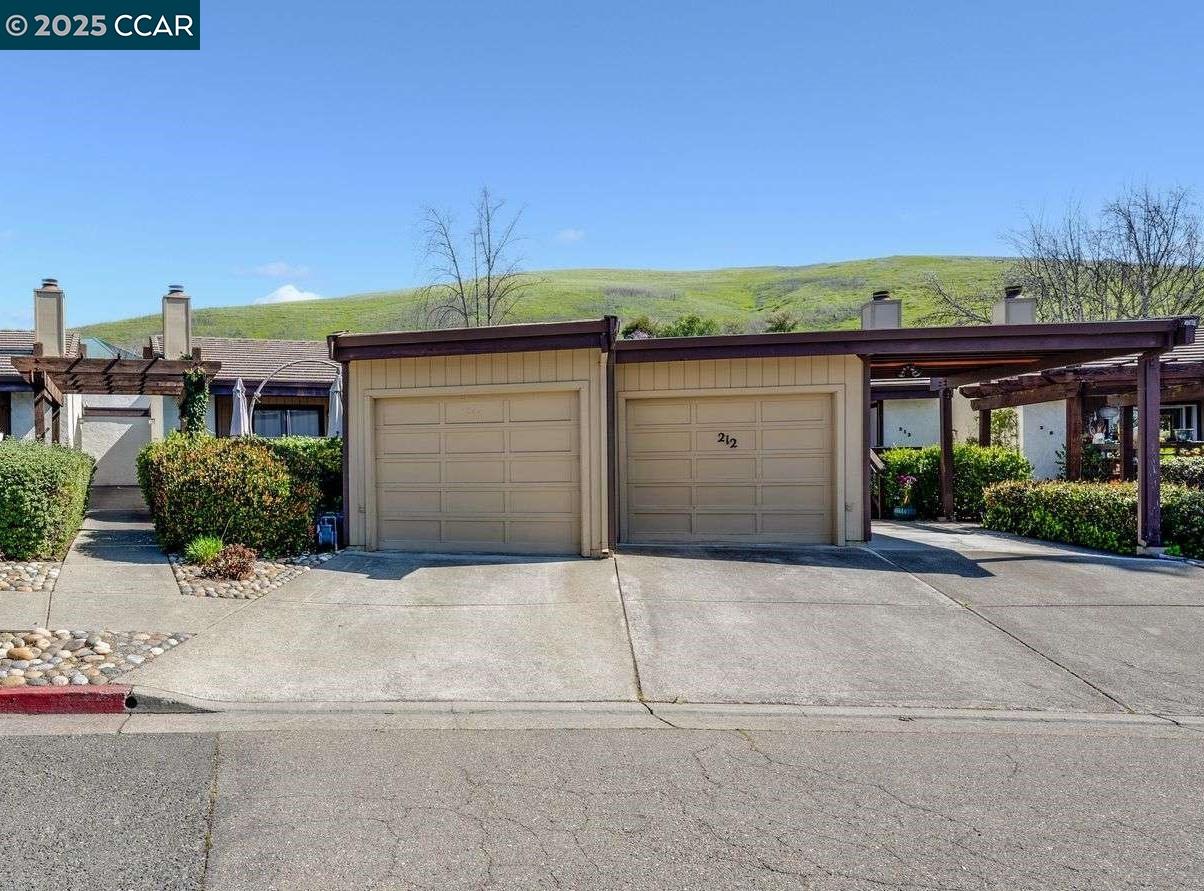 216 Tangerine Ct
