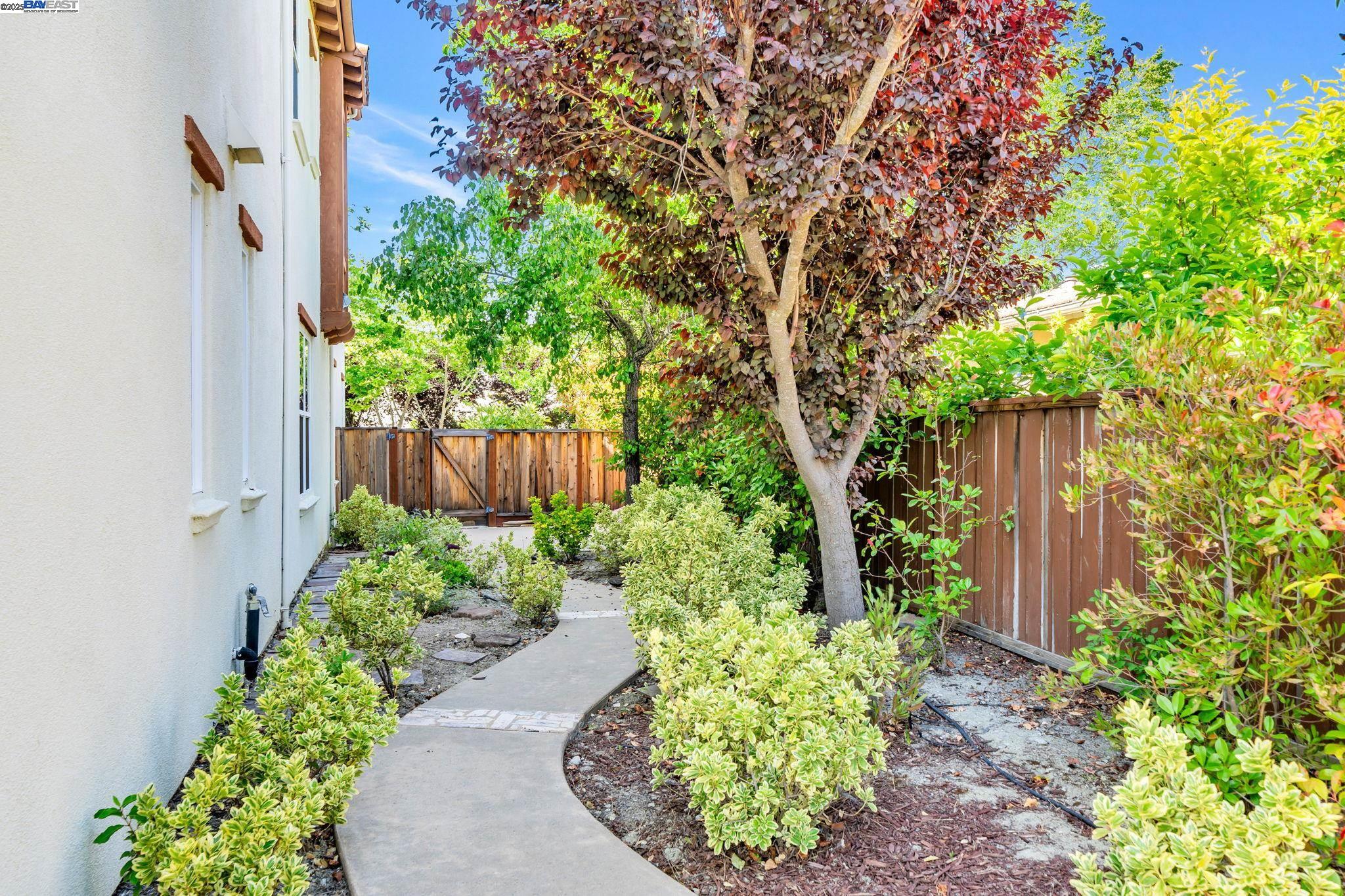 2048 Feathermint Dr