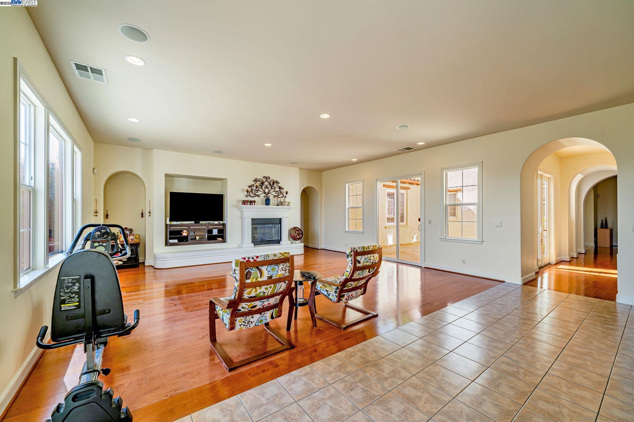 2048 Feathermint Dr