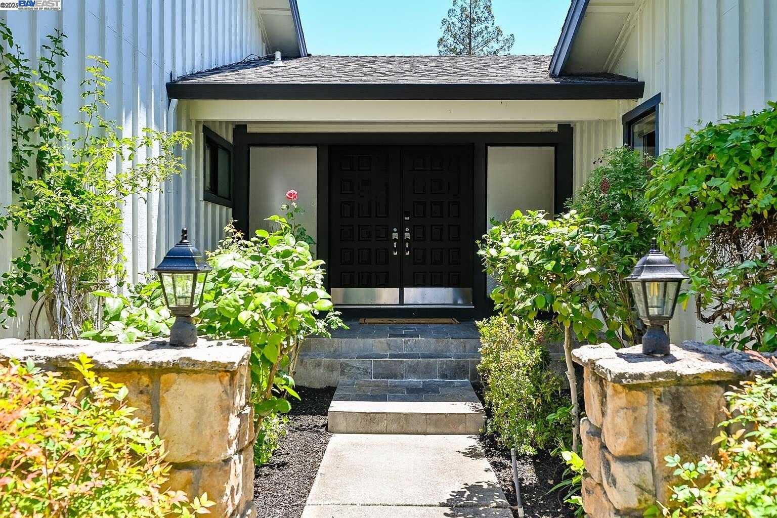 211 Arthur Ct