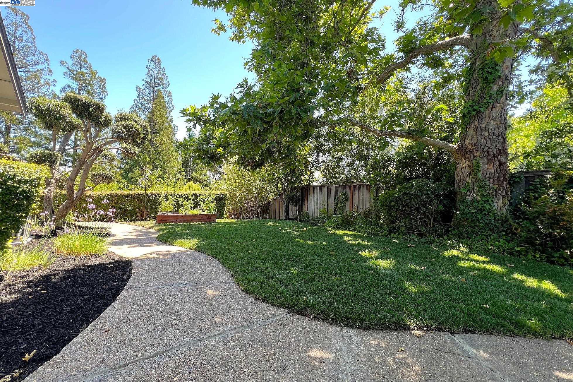 211 Arthur Ct