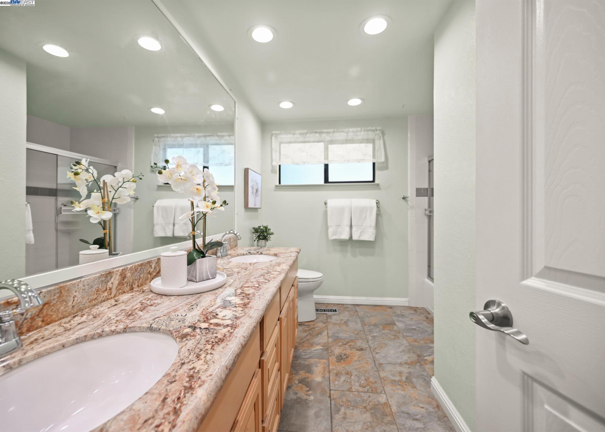 211 Arthur Ct