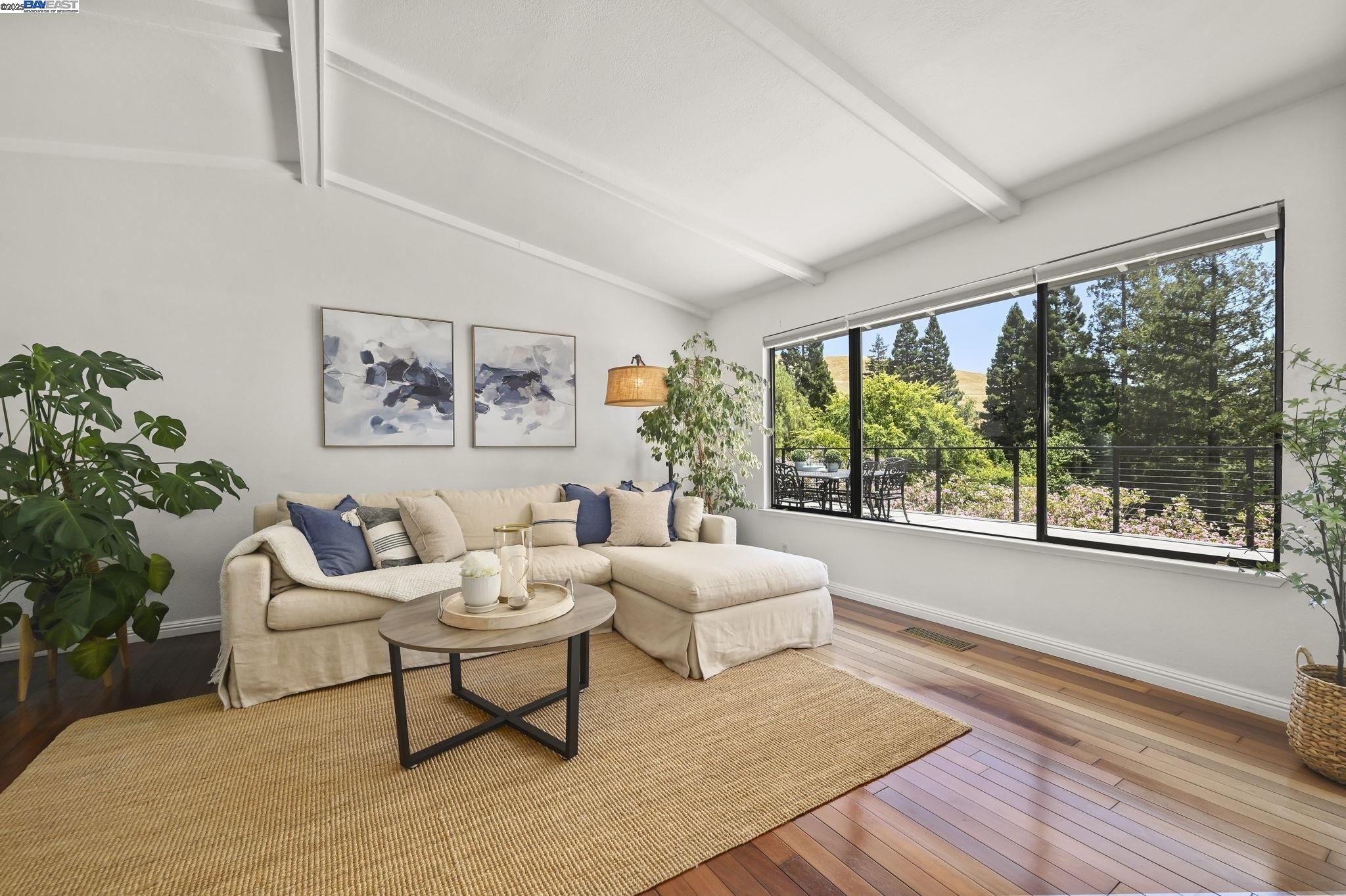 211 Arthur Ct
