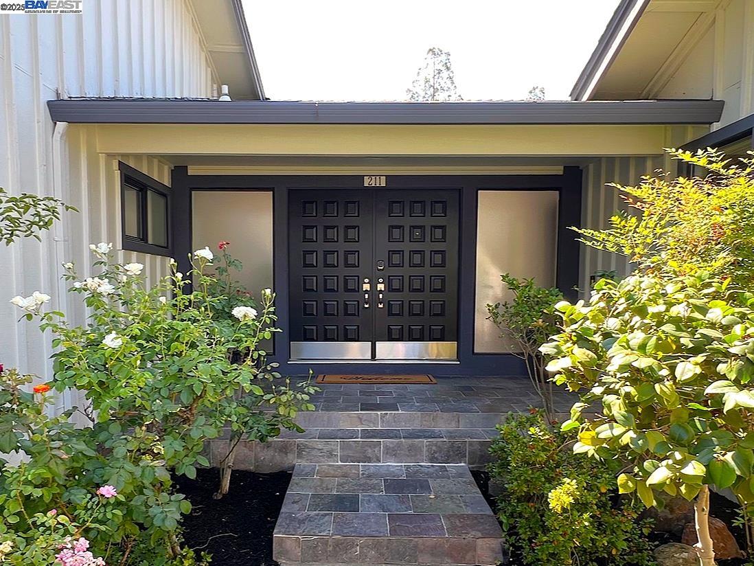 211 Arthur Ct