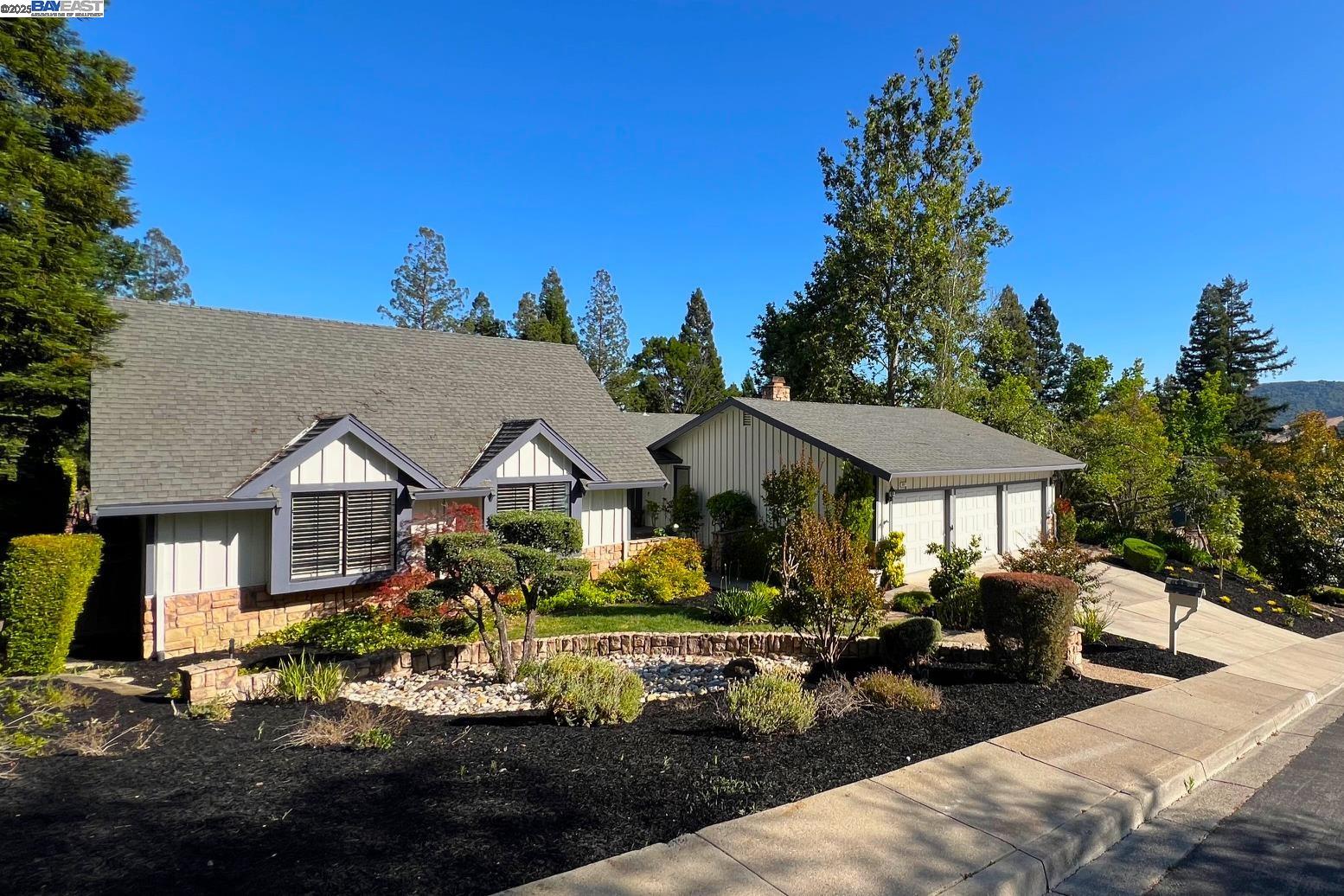 211 Arthur Ct
