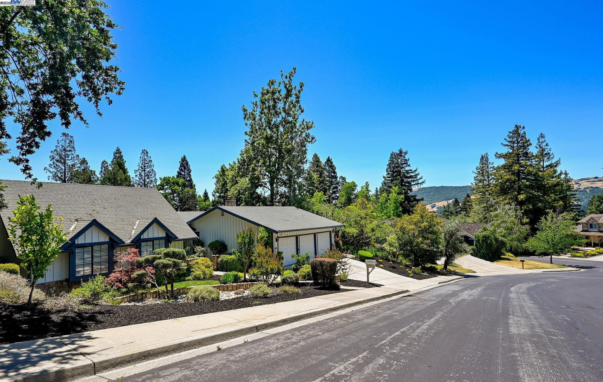 211 Arthur Ct