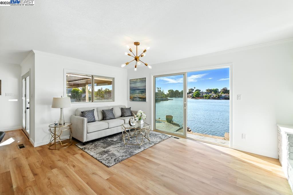 11 Alhambra Ct