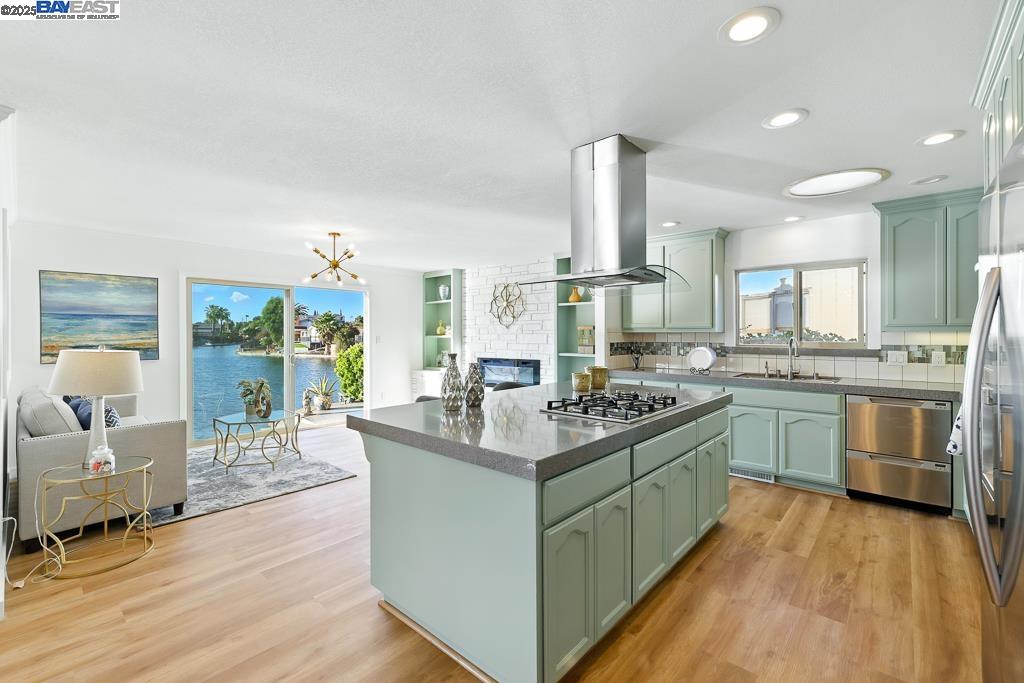 11 Alhambra Ct