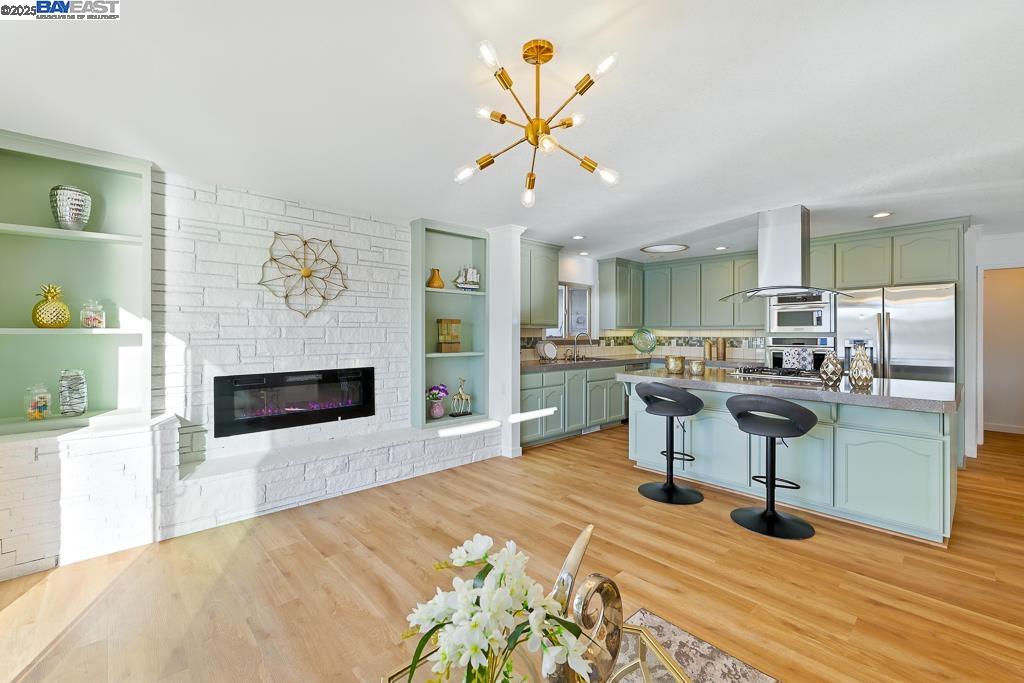 11 Alhambra Ct
