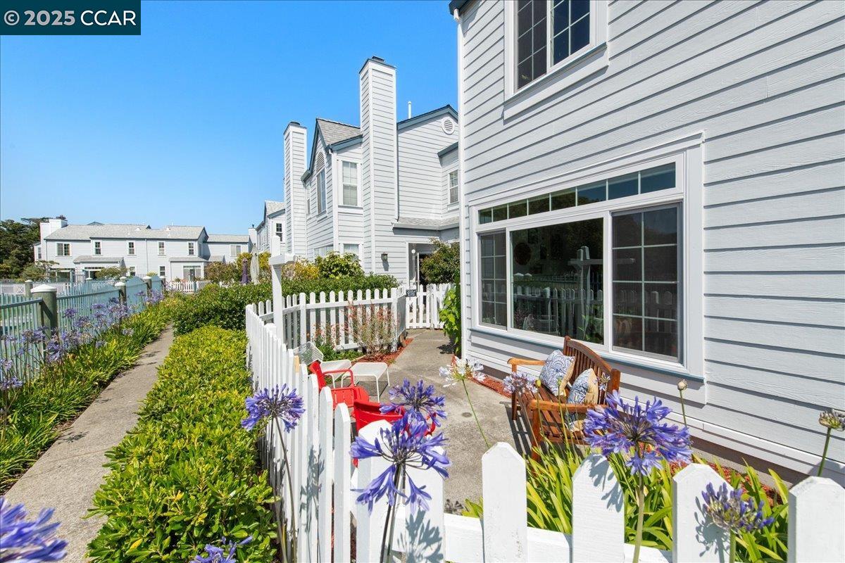 609 Commodore Dr