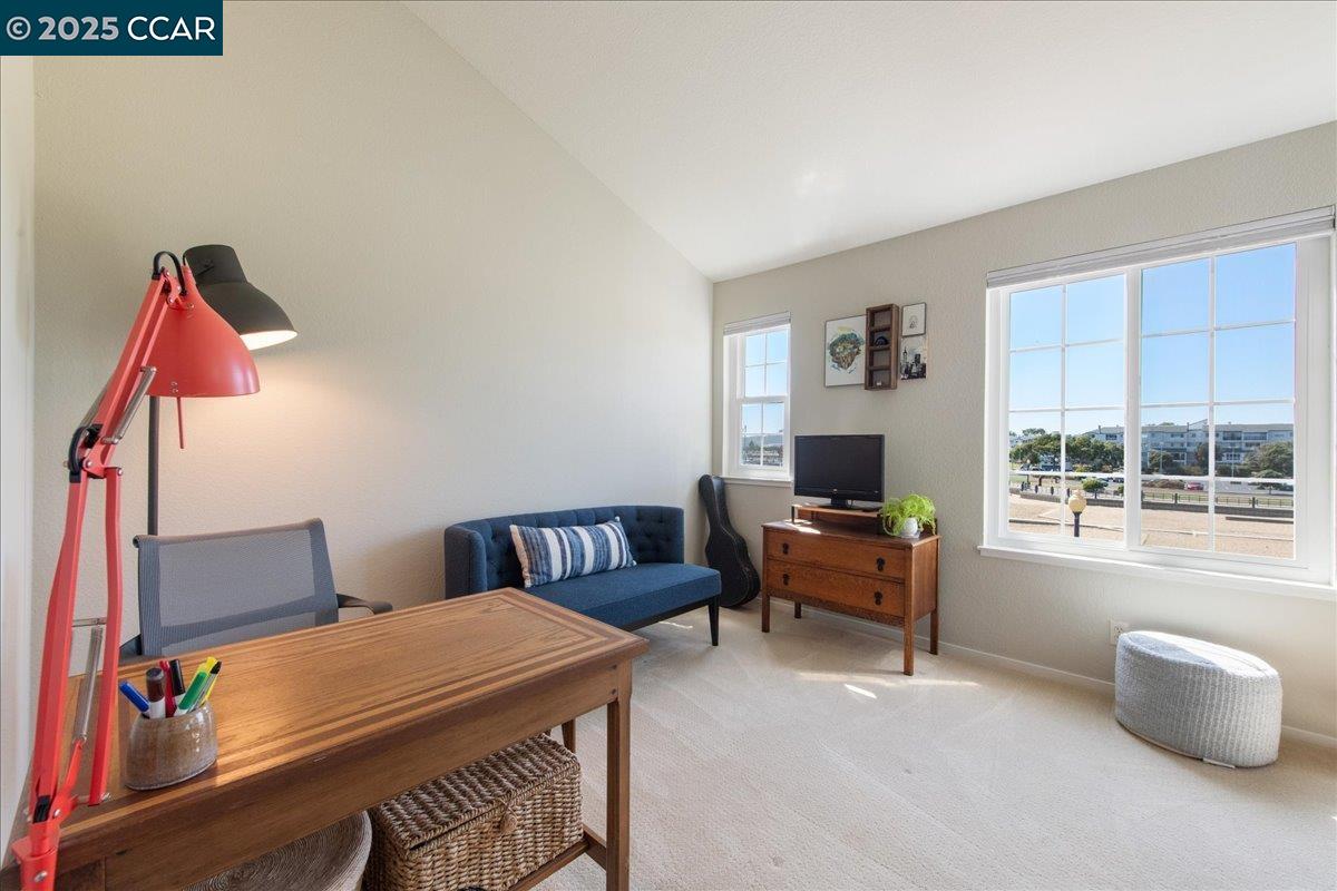 609 Commodore Dr