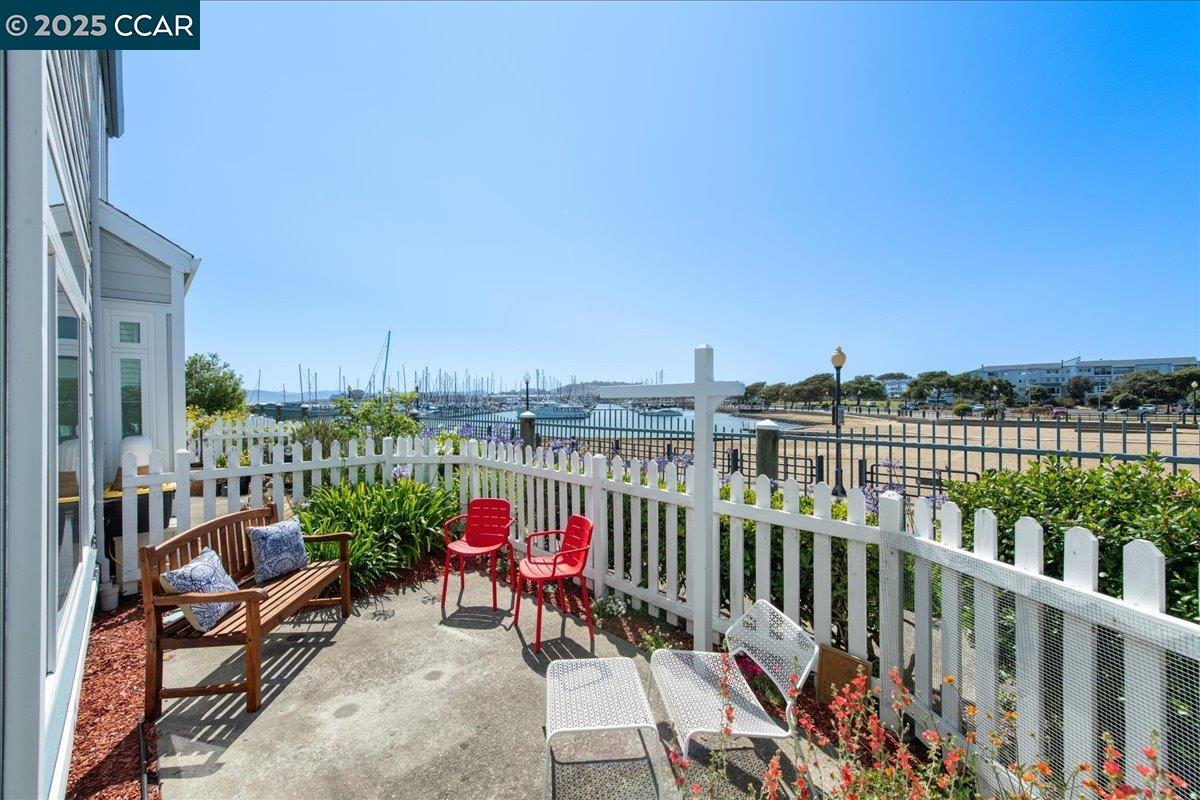 609 Commodore Dr