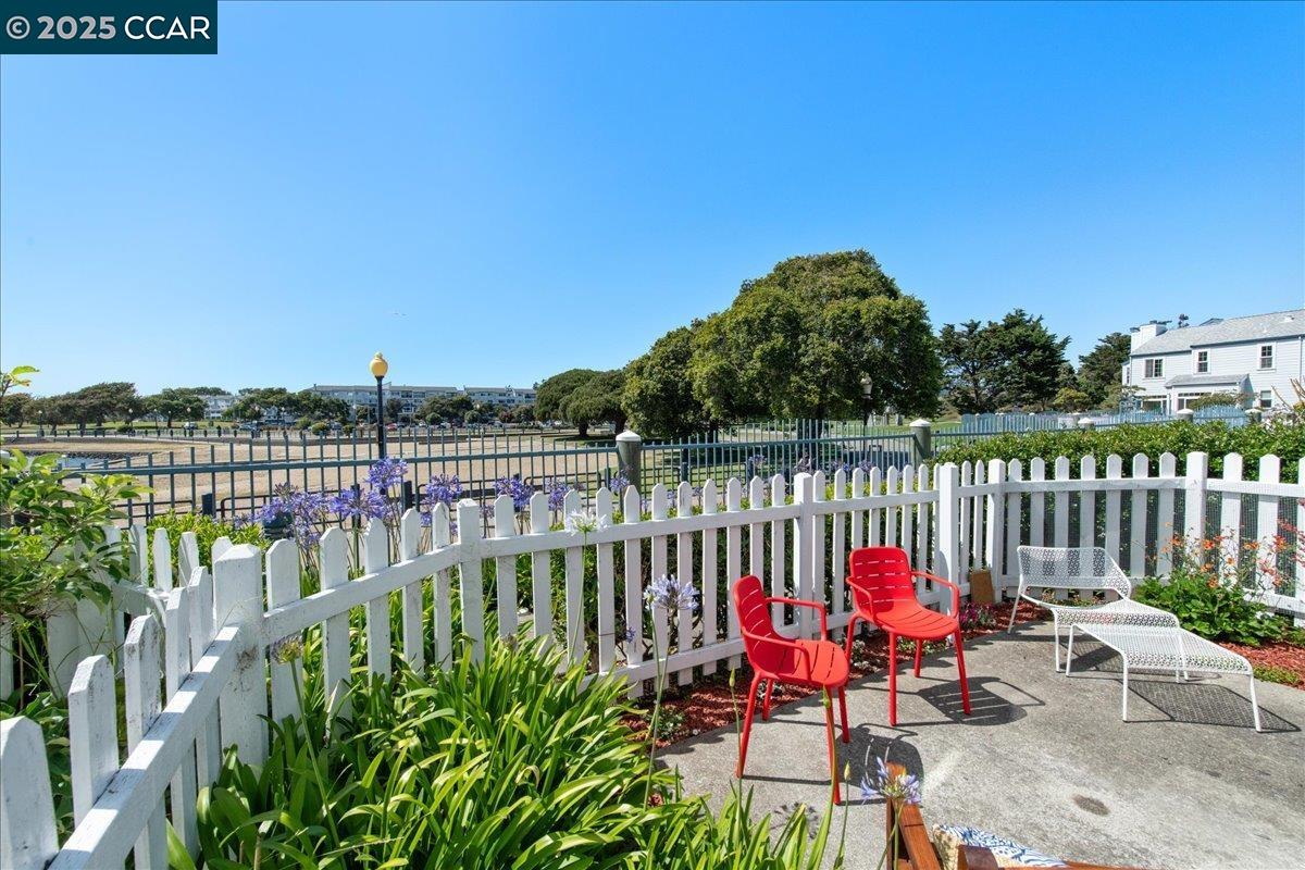 609 Commodore Dr