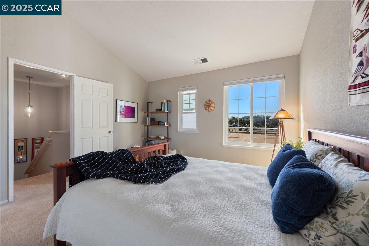 609 Commodore Dr