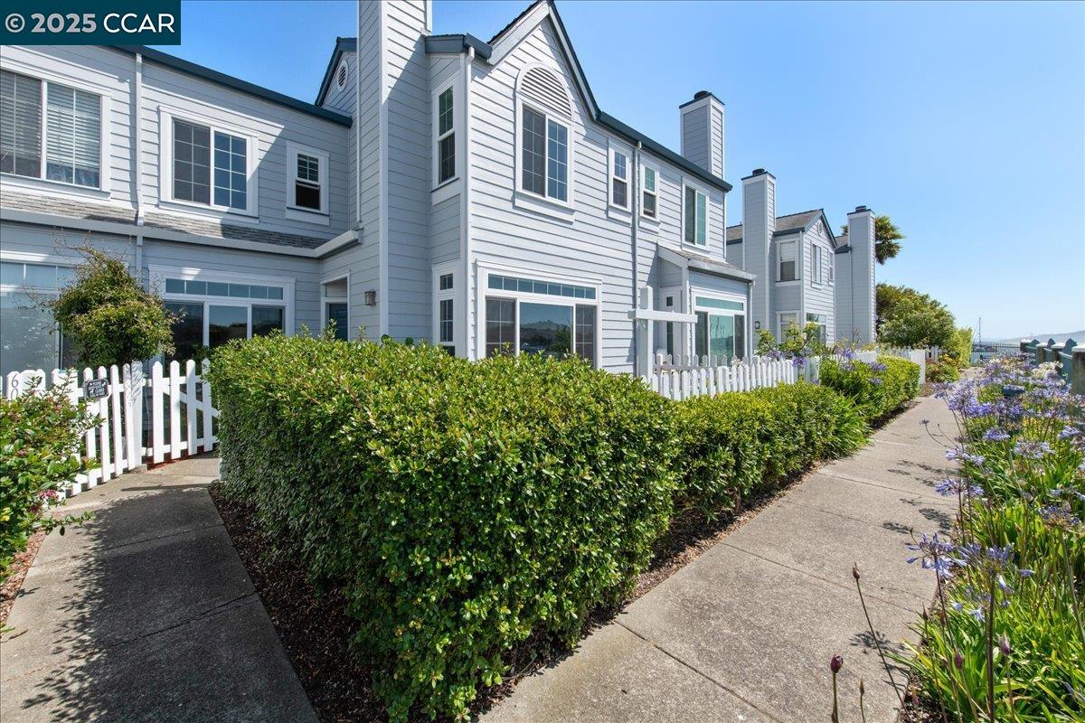 609 Commodore Dr