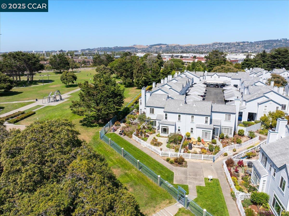 609 Commodore Dr