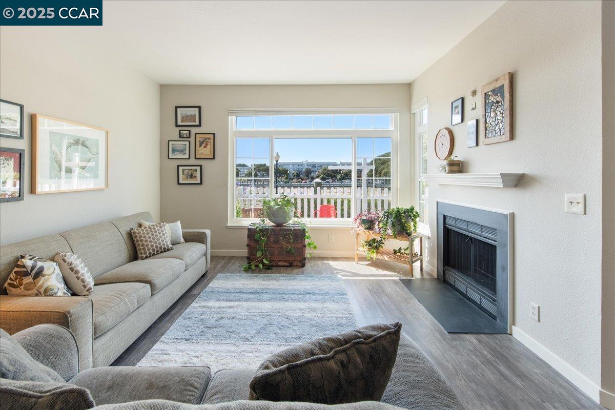 609 Commodore Dr