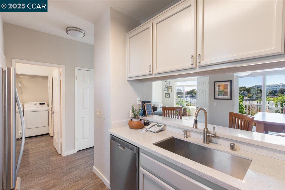 609 Commodore Dr