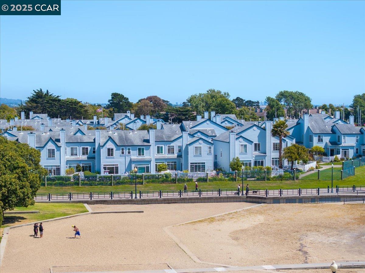 609 Commodore Dr