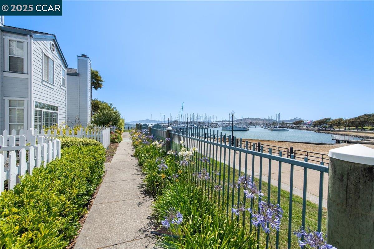 609 Commodore Dr