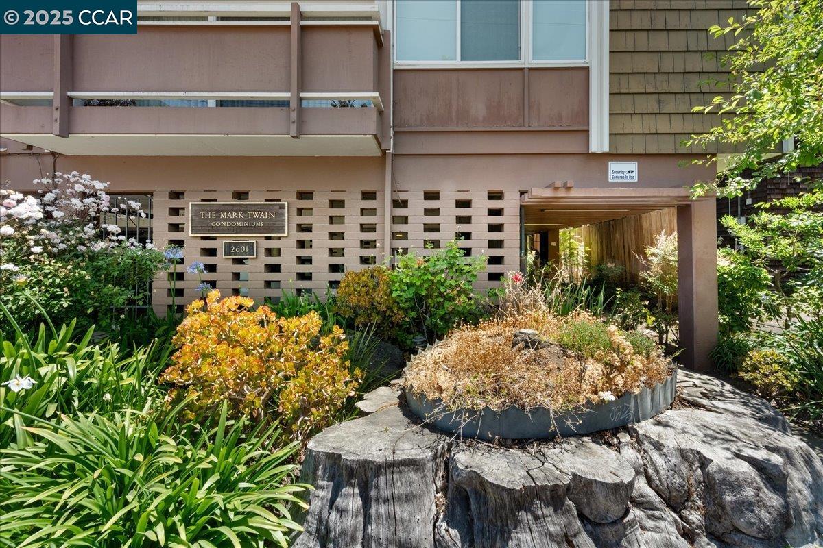 2601 College Ave # 301