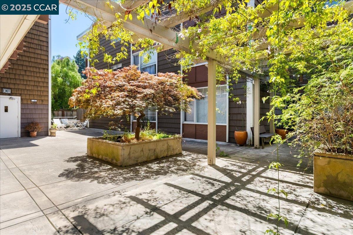 2601 College Ave # 301
