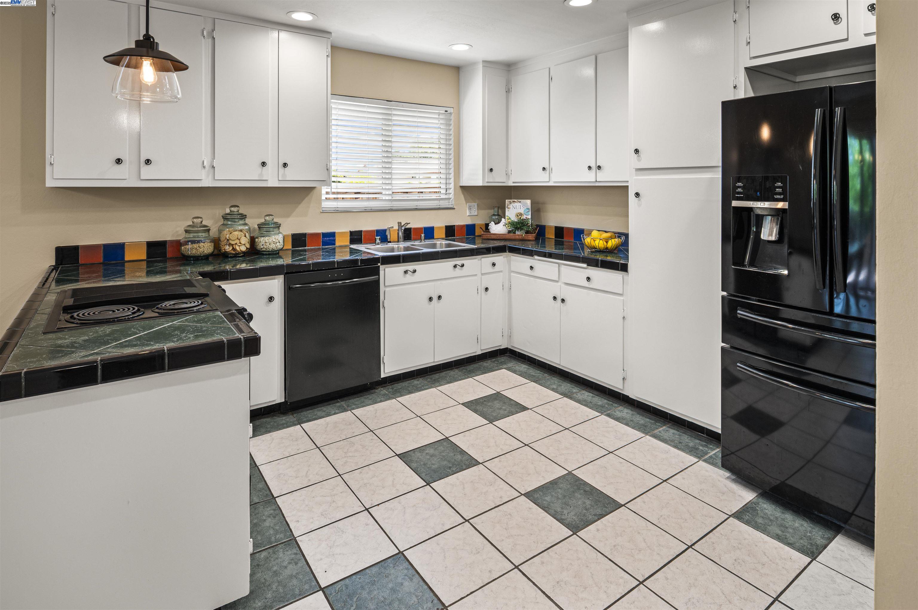 2219 Dexter Way