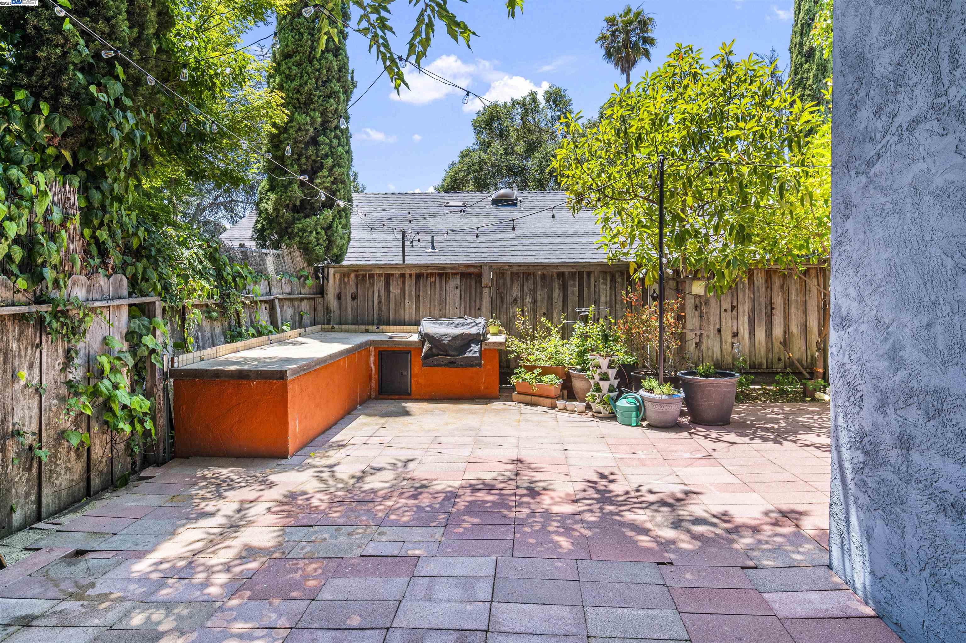 2219 Dexter Way