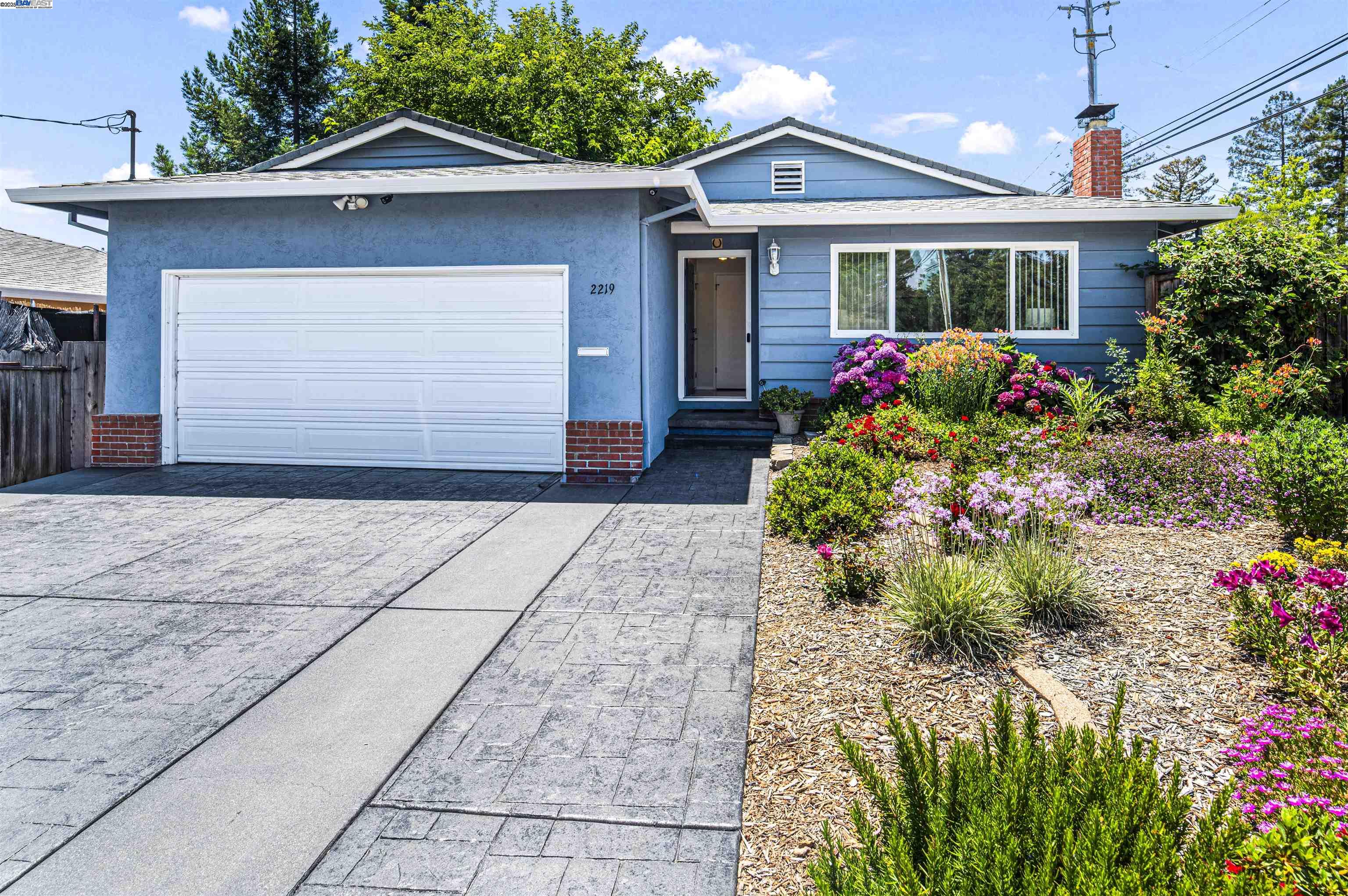 2219 Dexter Way