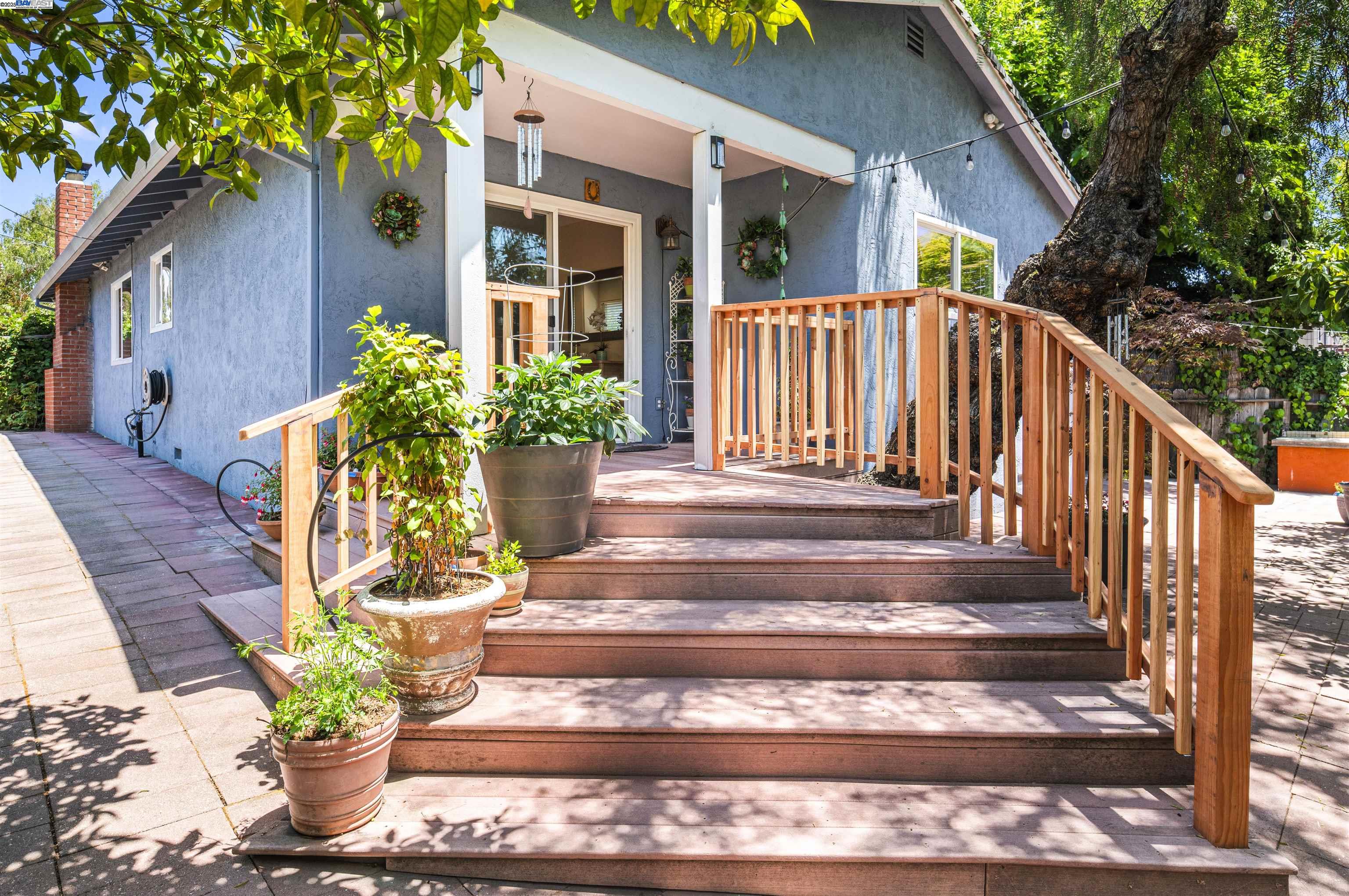 2219 Dexter Way