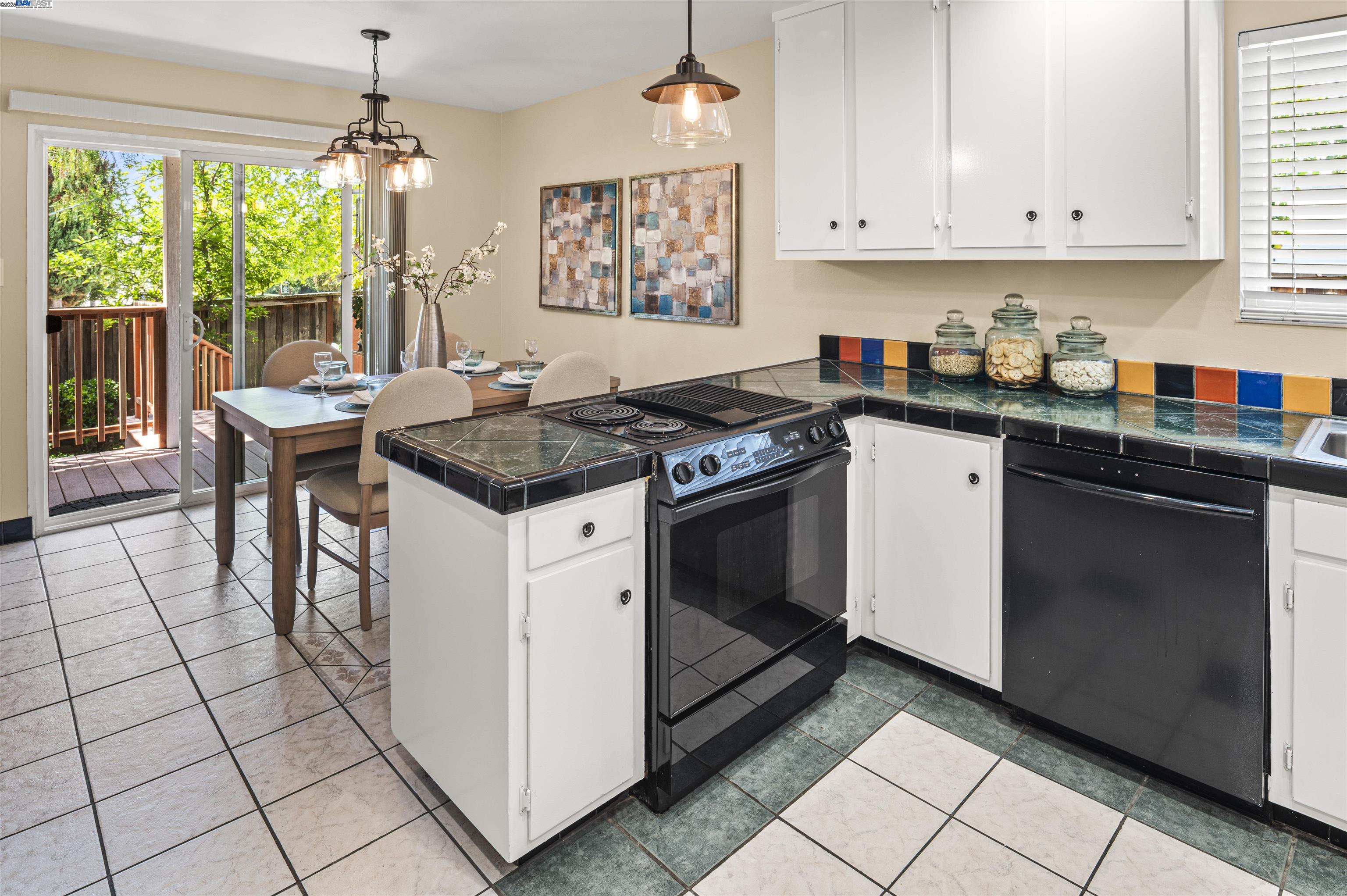 2219 Dexter Way