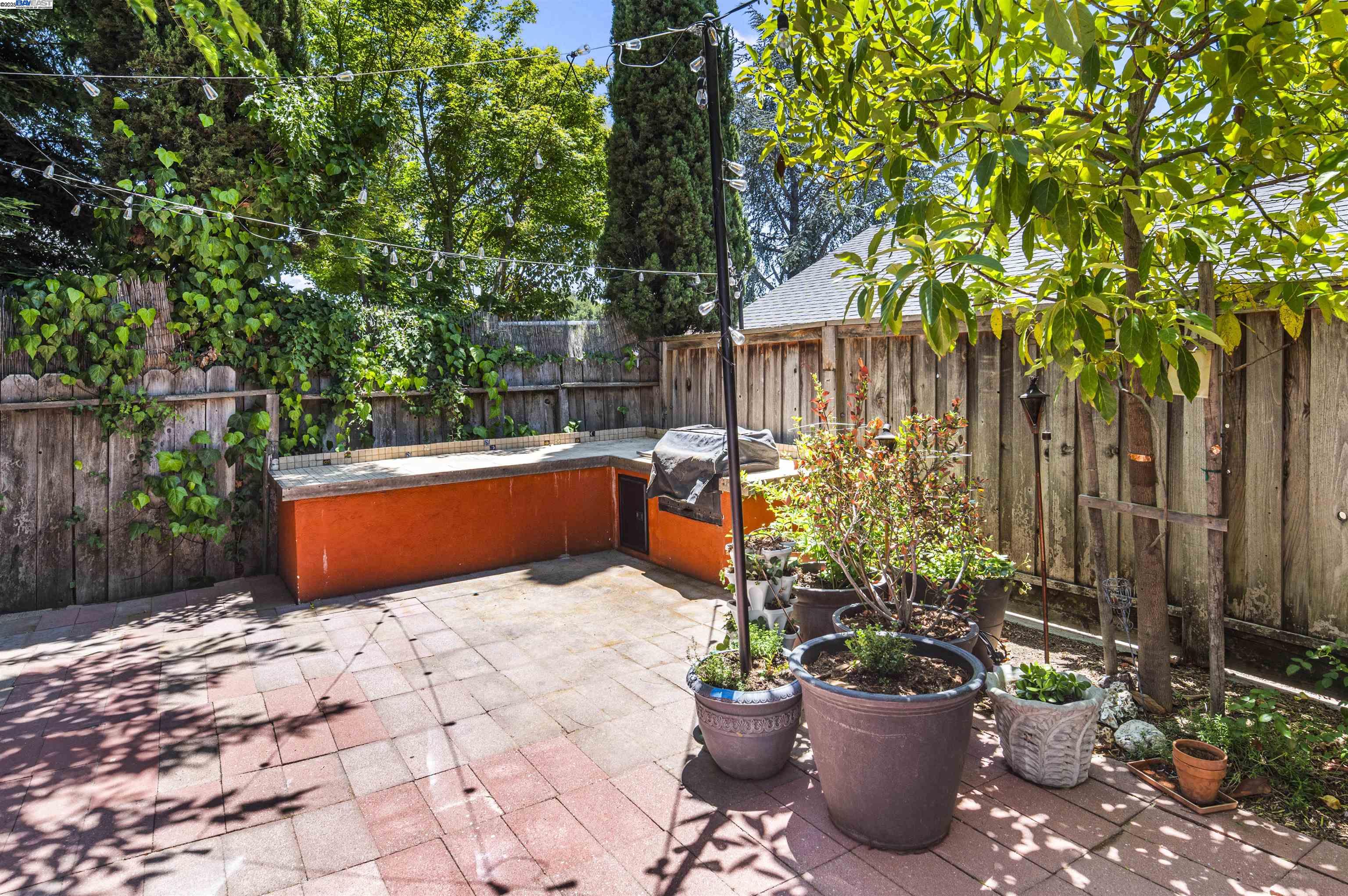 2219 Dexter Way