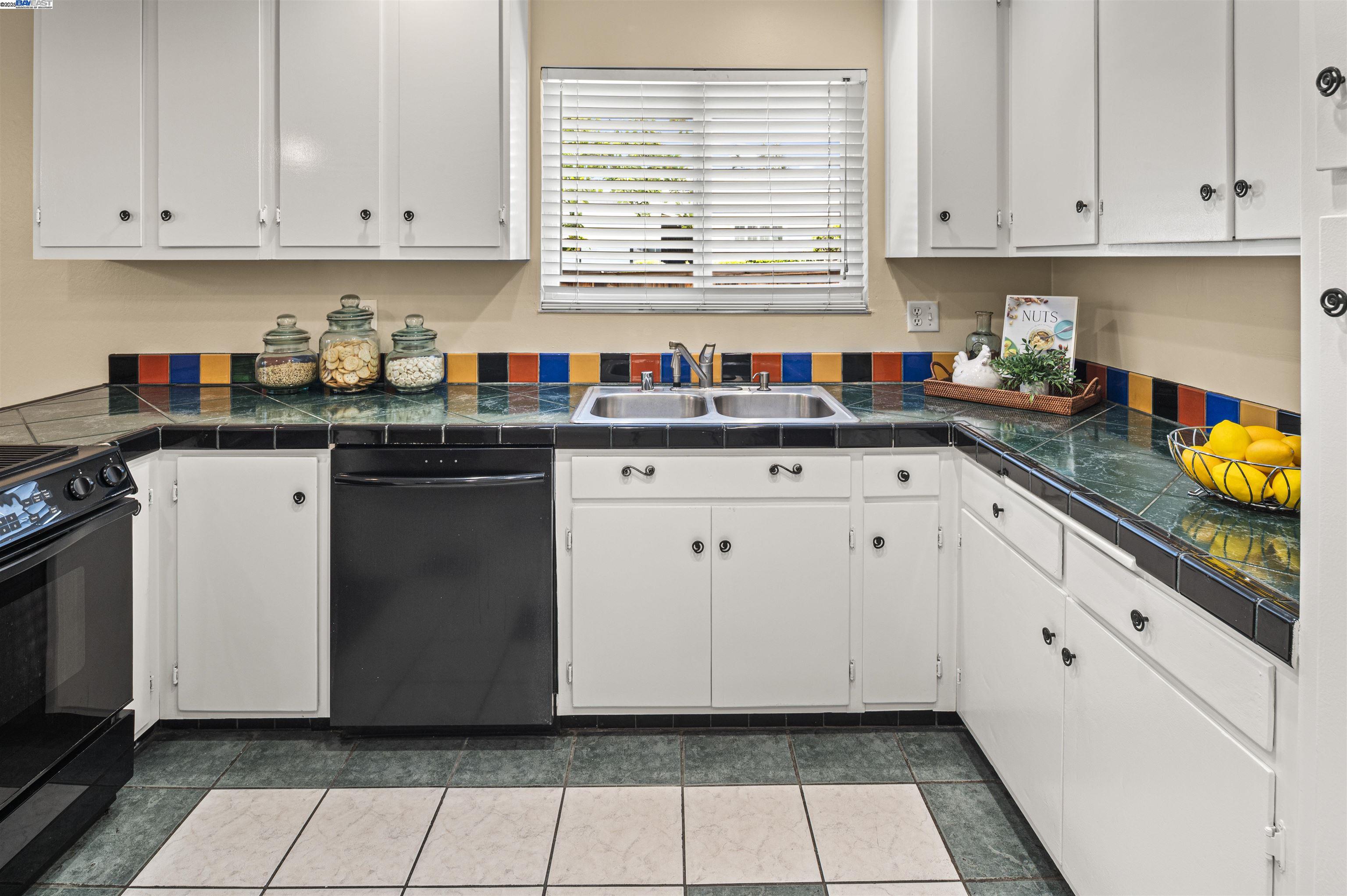 2219 Dexter Way