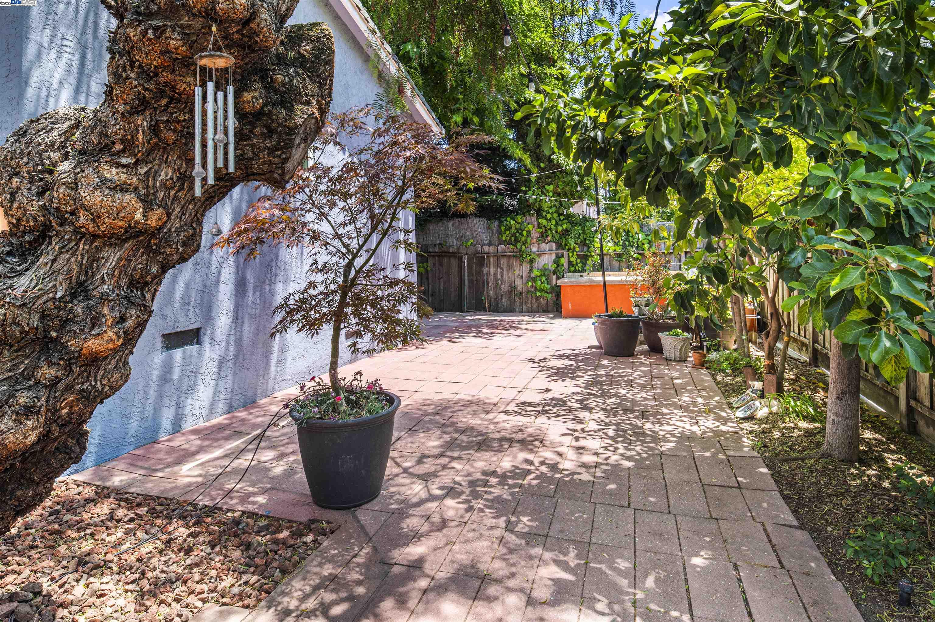 2219 Dexter Way