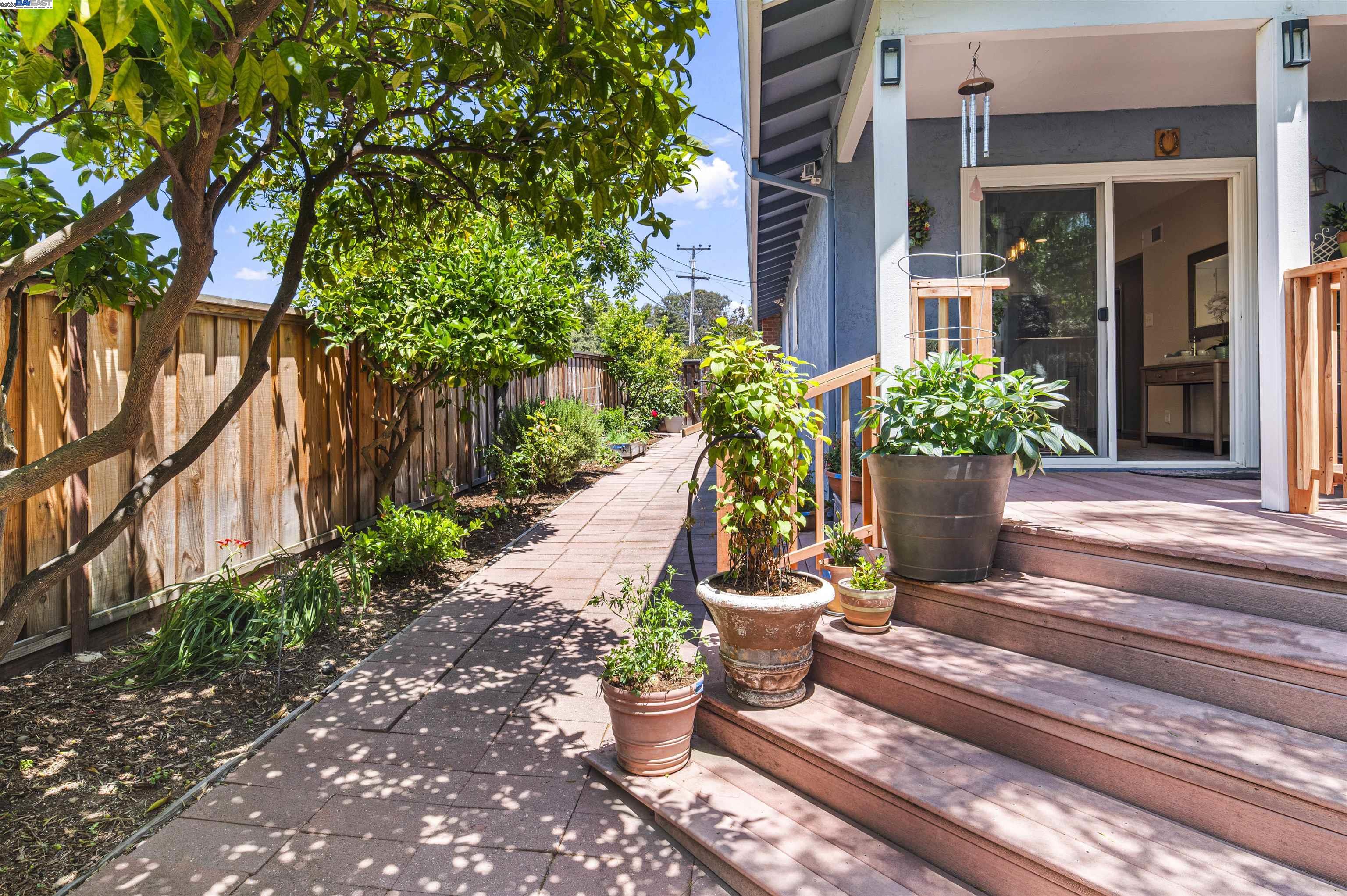 2219 Dexter Way