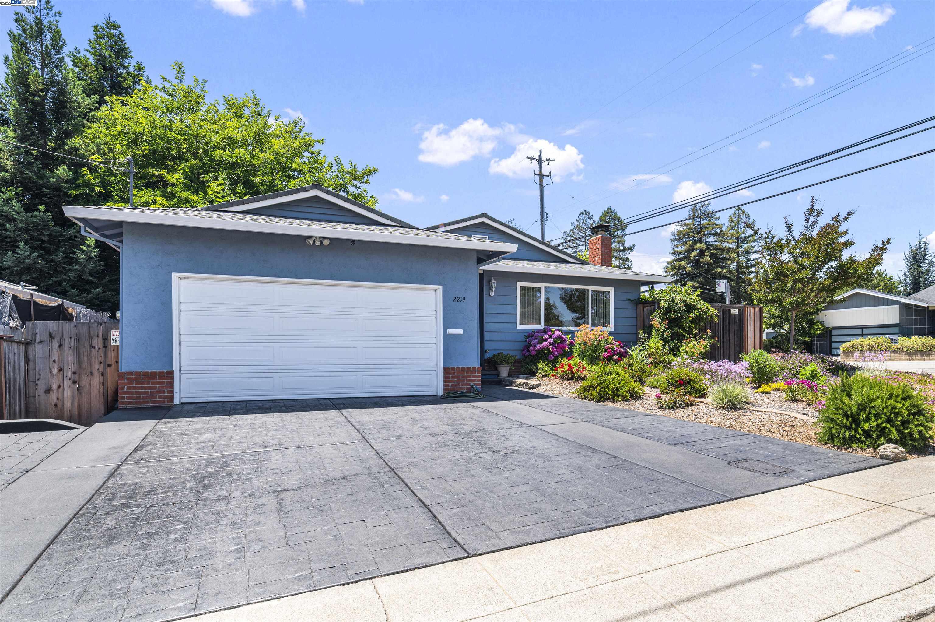 2219 Dexter Way