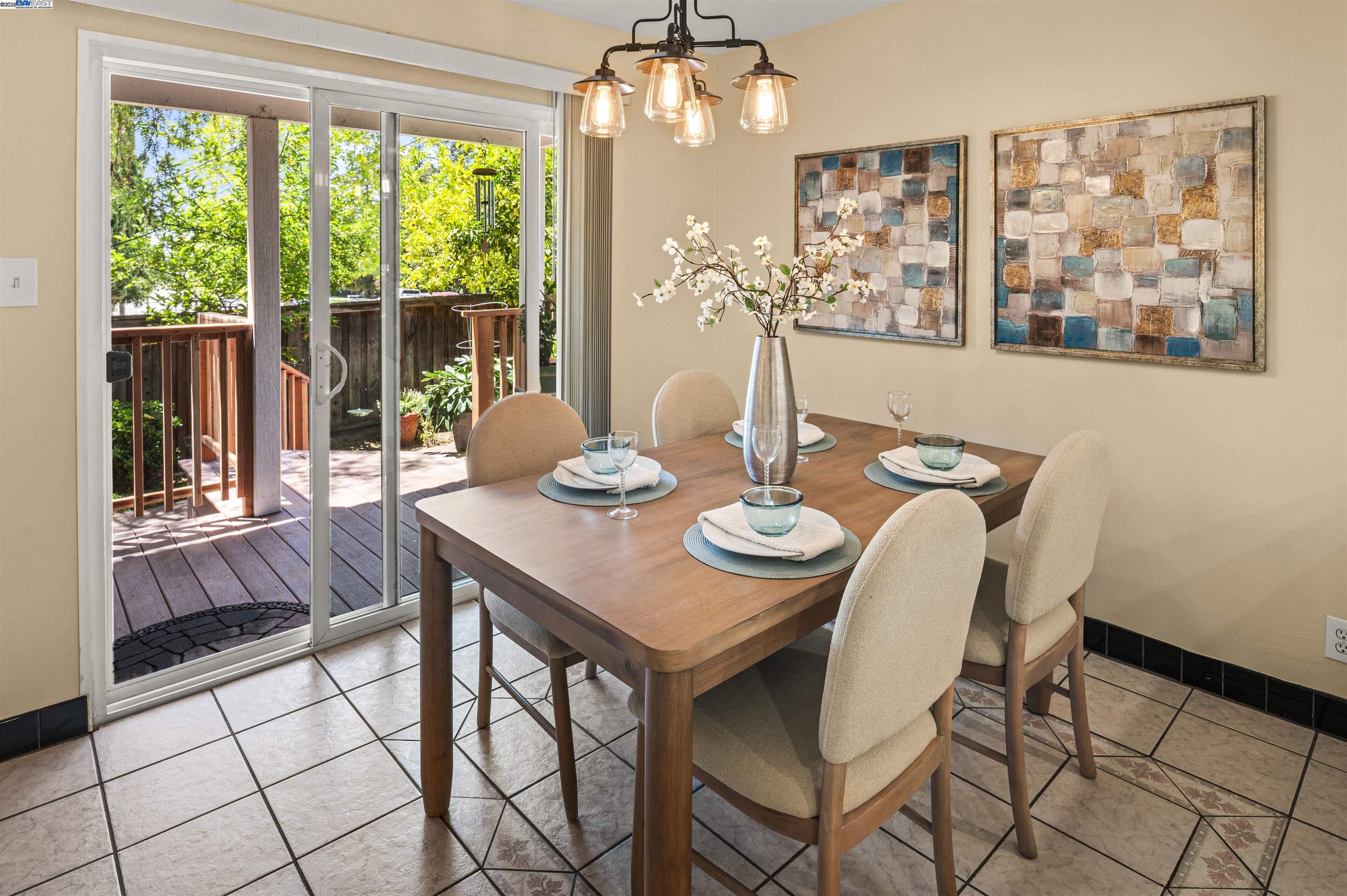 2219 Dexter Way