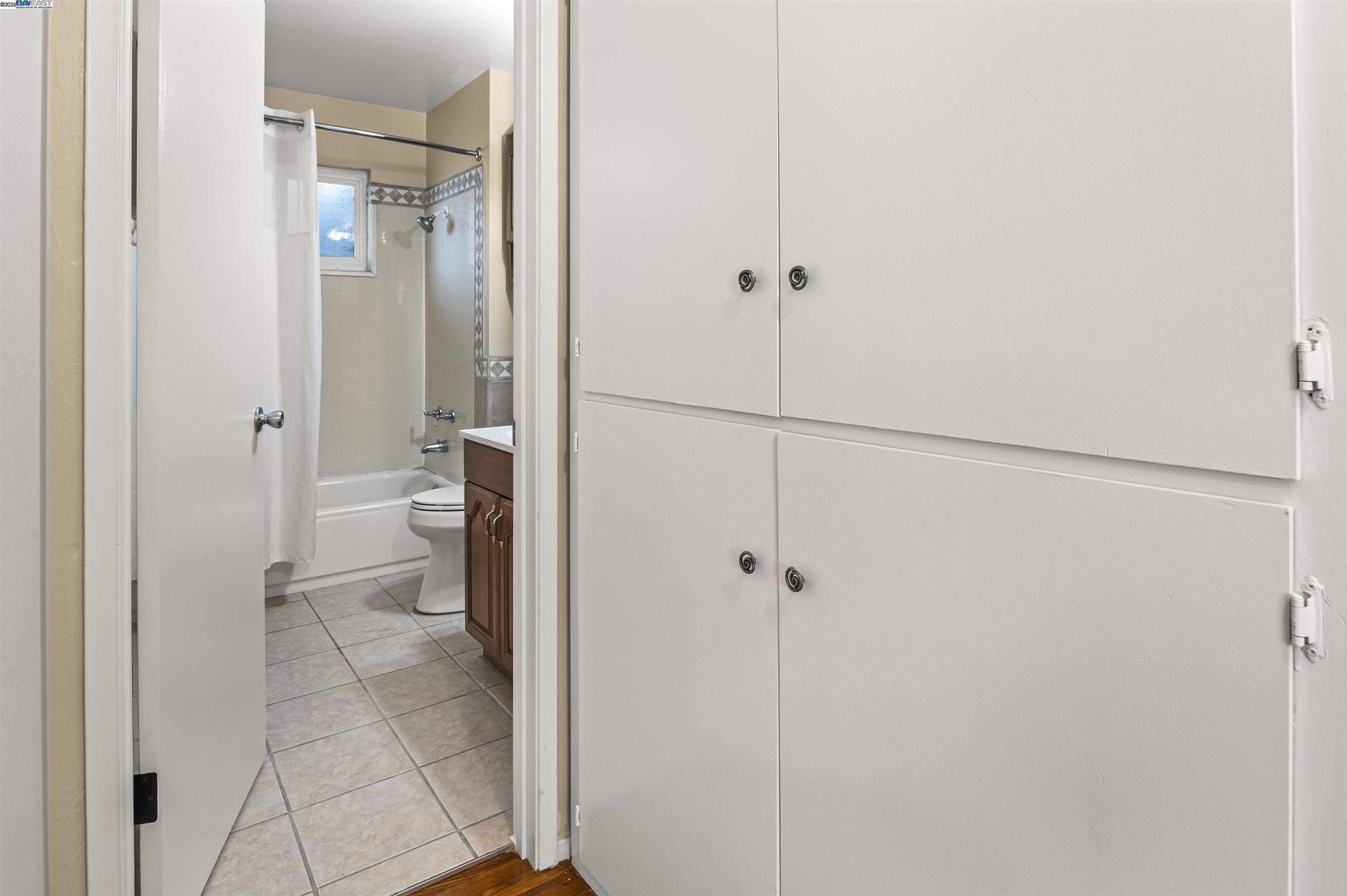 2219 Dexter Way