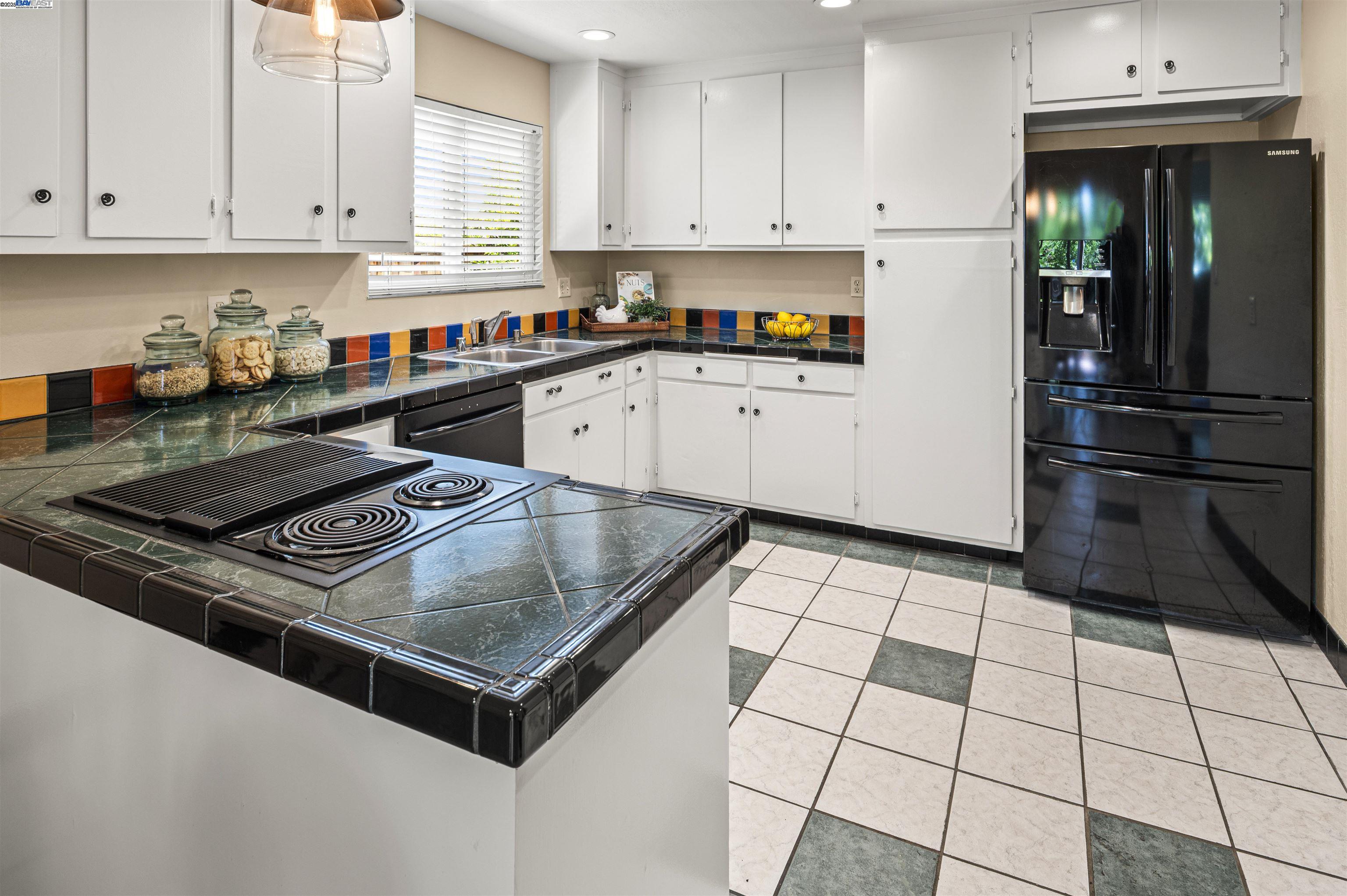 2219 Dexter Way