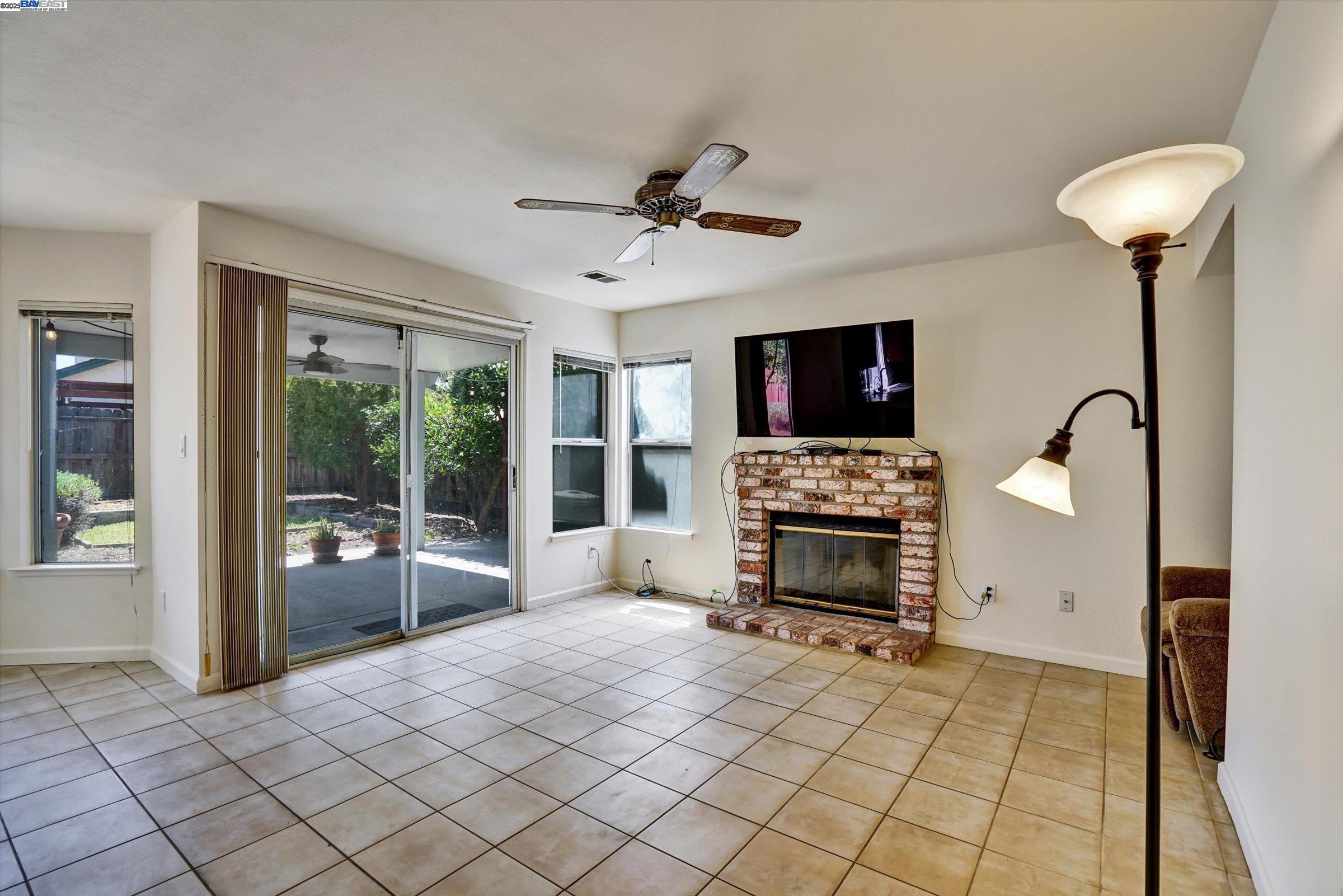 1400 Tennis Ln